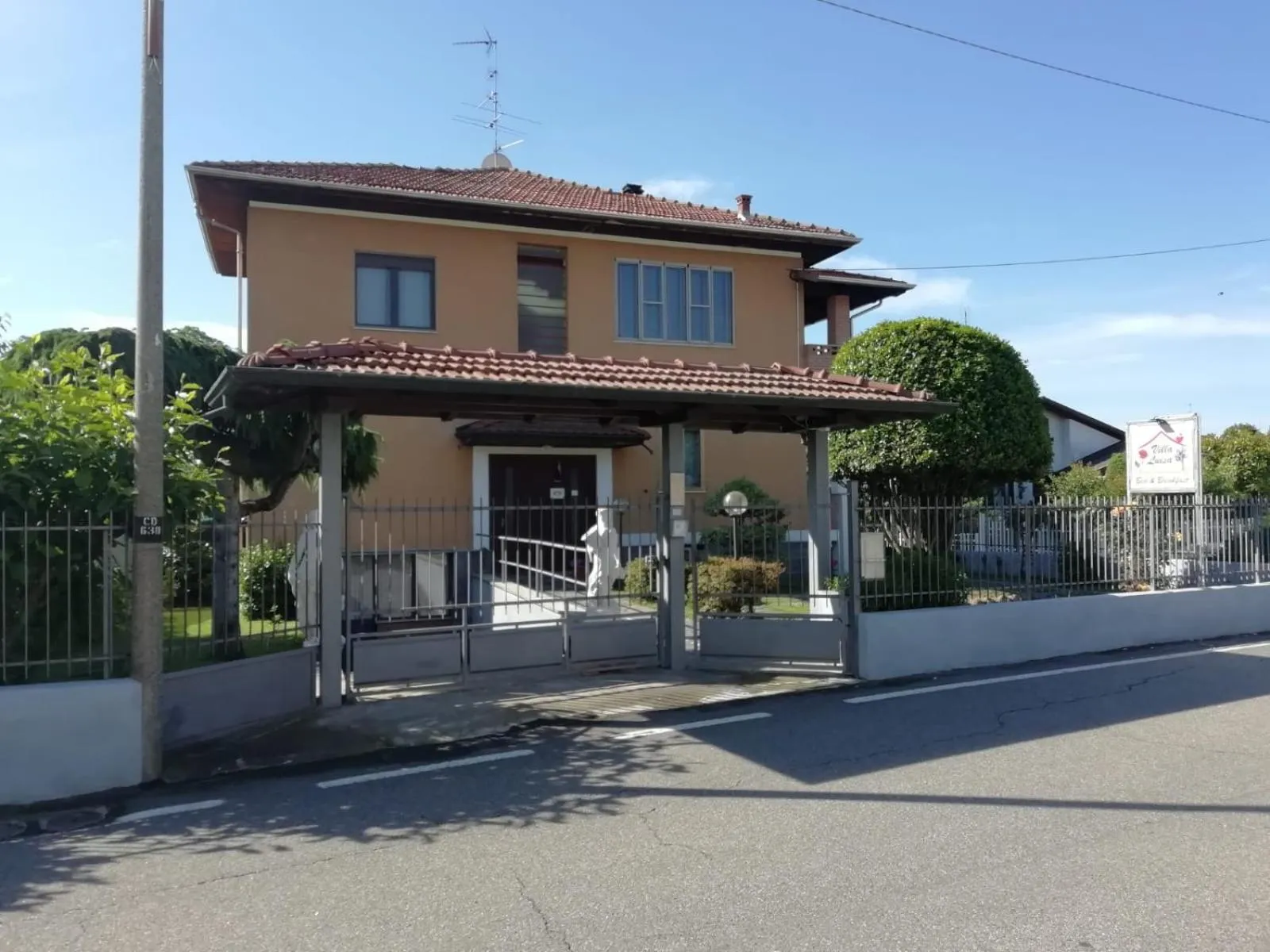 Facade/entrance in Villa Luisa B&B