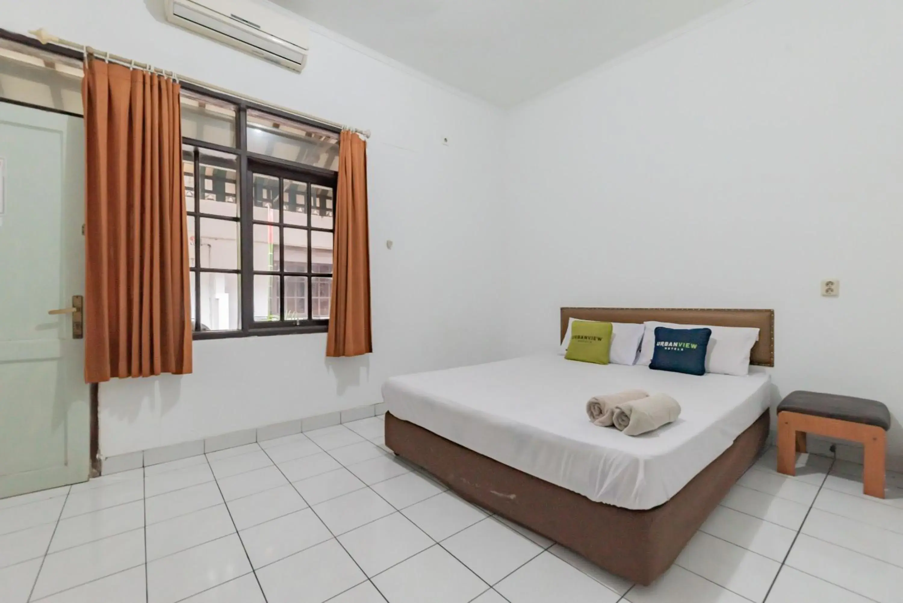Superior Double Room in Urbanview Hotel Pondok Kurnia near Buah Batu by RedDoorz Superior Double Room in Urbanview Hotel Pondok Kurnia near Buah Batu by RedDoorz