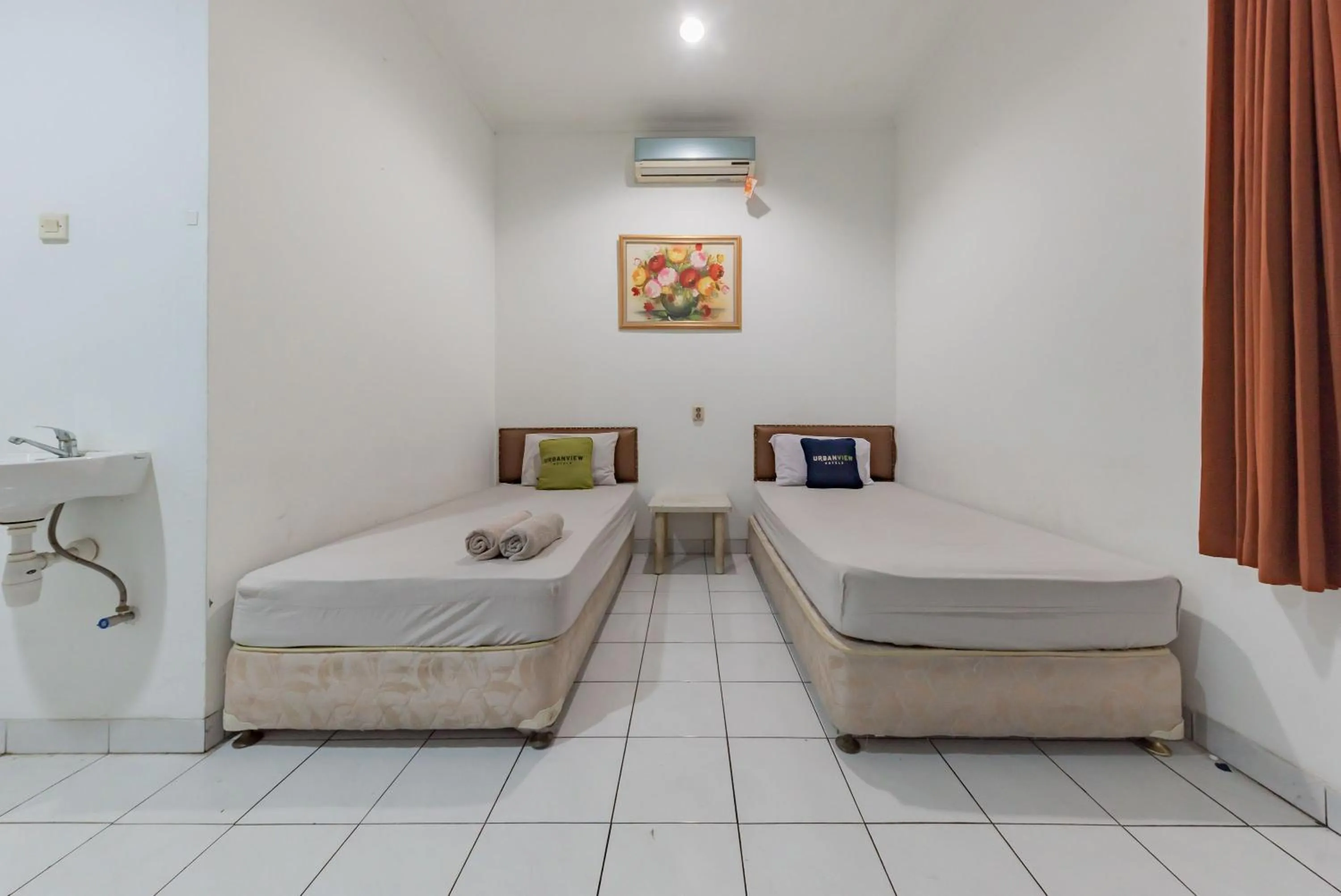 Bedroom, Bed in Urbanview Hotel Pondok Kurnia near Buah Batu by RedDoorz