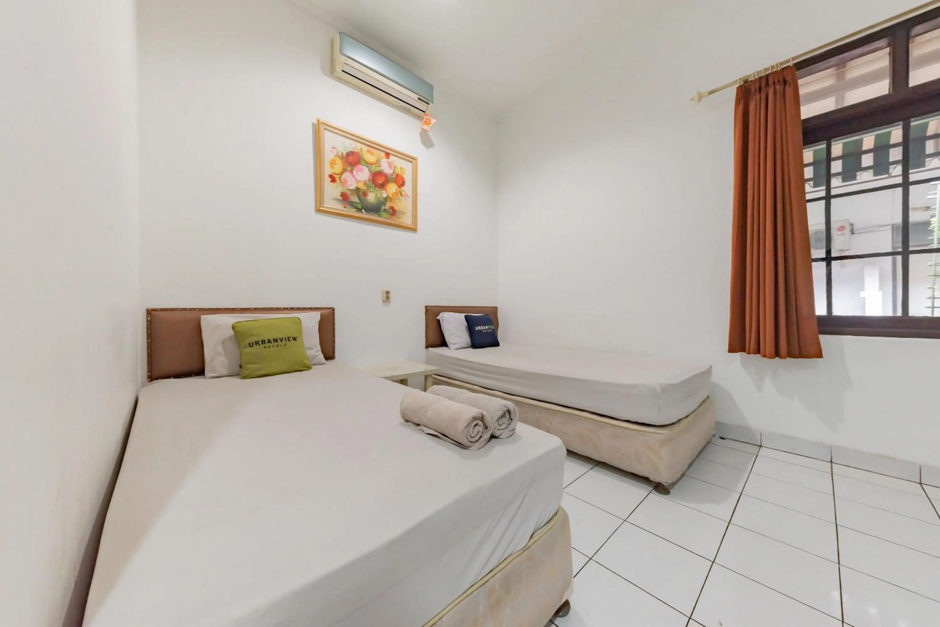 Bedroom, Bed in Urbanview Hotel Pondok Kurnia near Buah Batu by RedDoorz