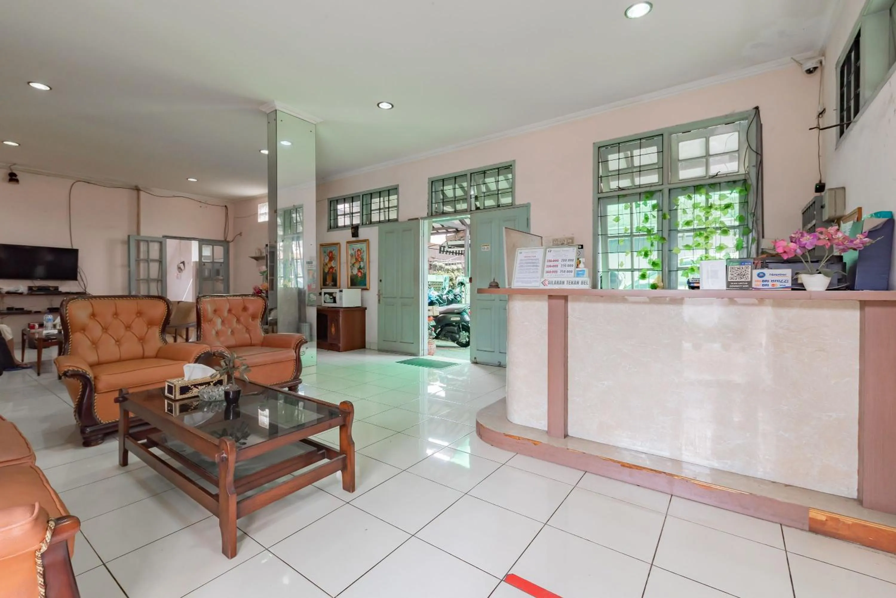 Living room in Urbanview Hotel Pondok Kurnia near Buah Batu by RedDoorz