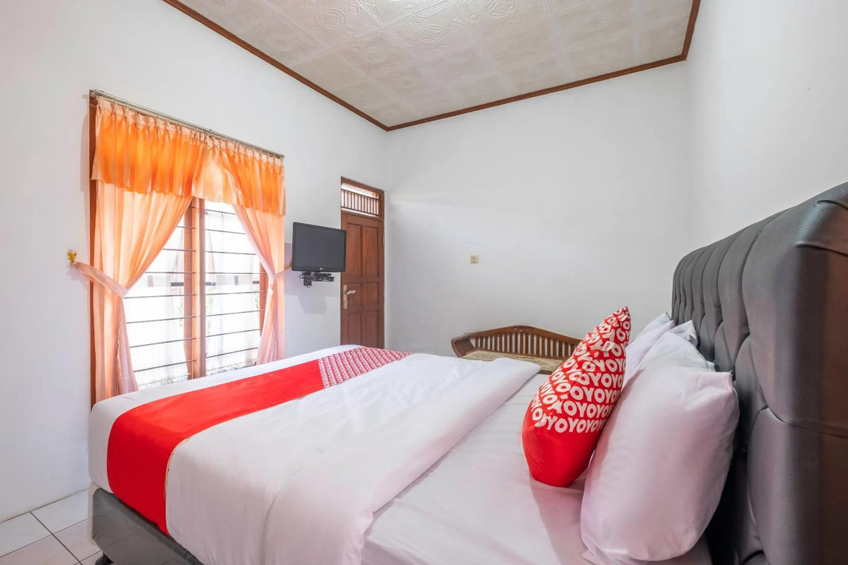 Bedroom, Bed in Capital O 1541 Puri Cikole Asri