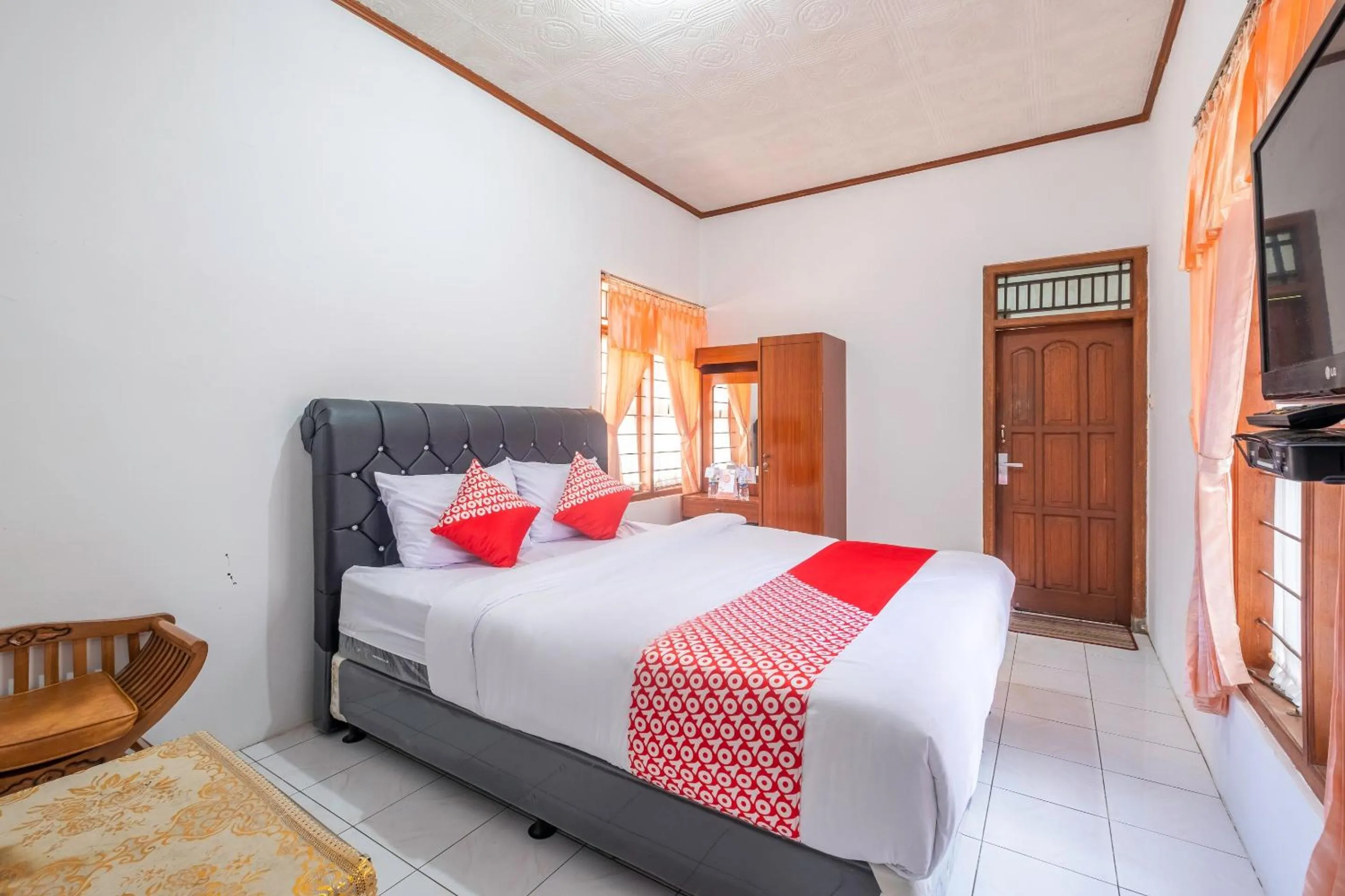 Bedroom, Bed in Capital O 1541 Puri Cikole Asri