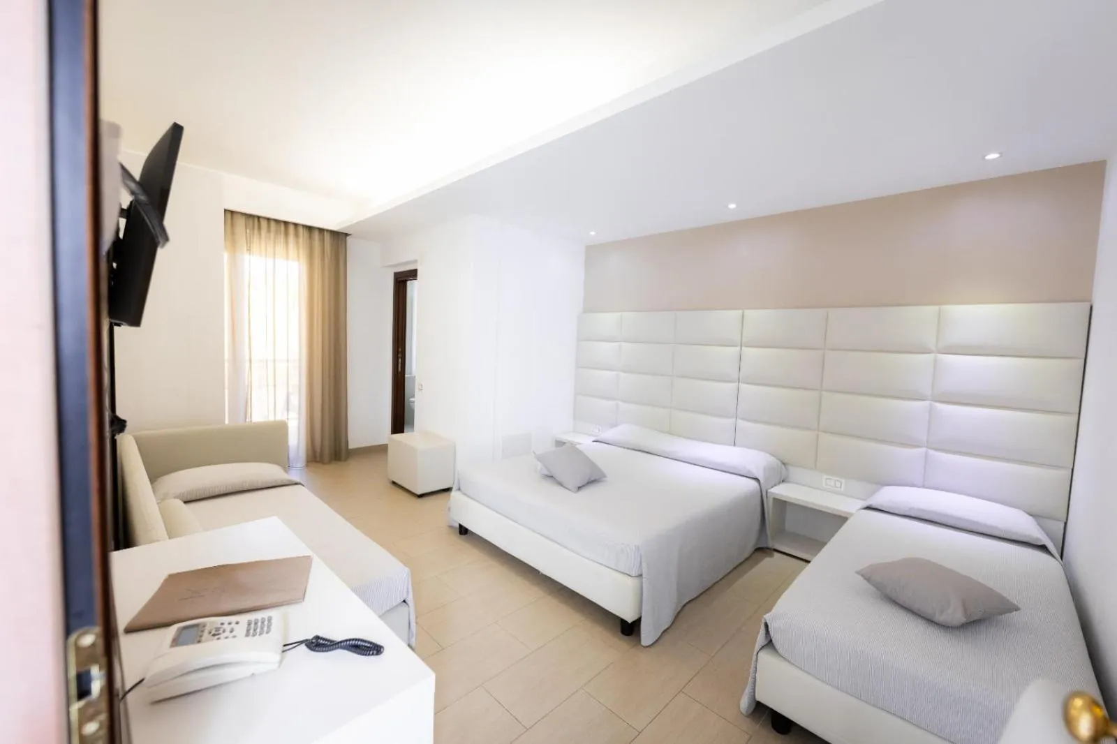 Bedroom, Bed in Hotel Vittoria