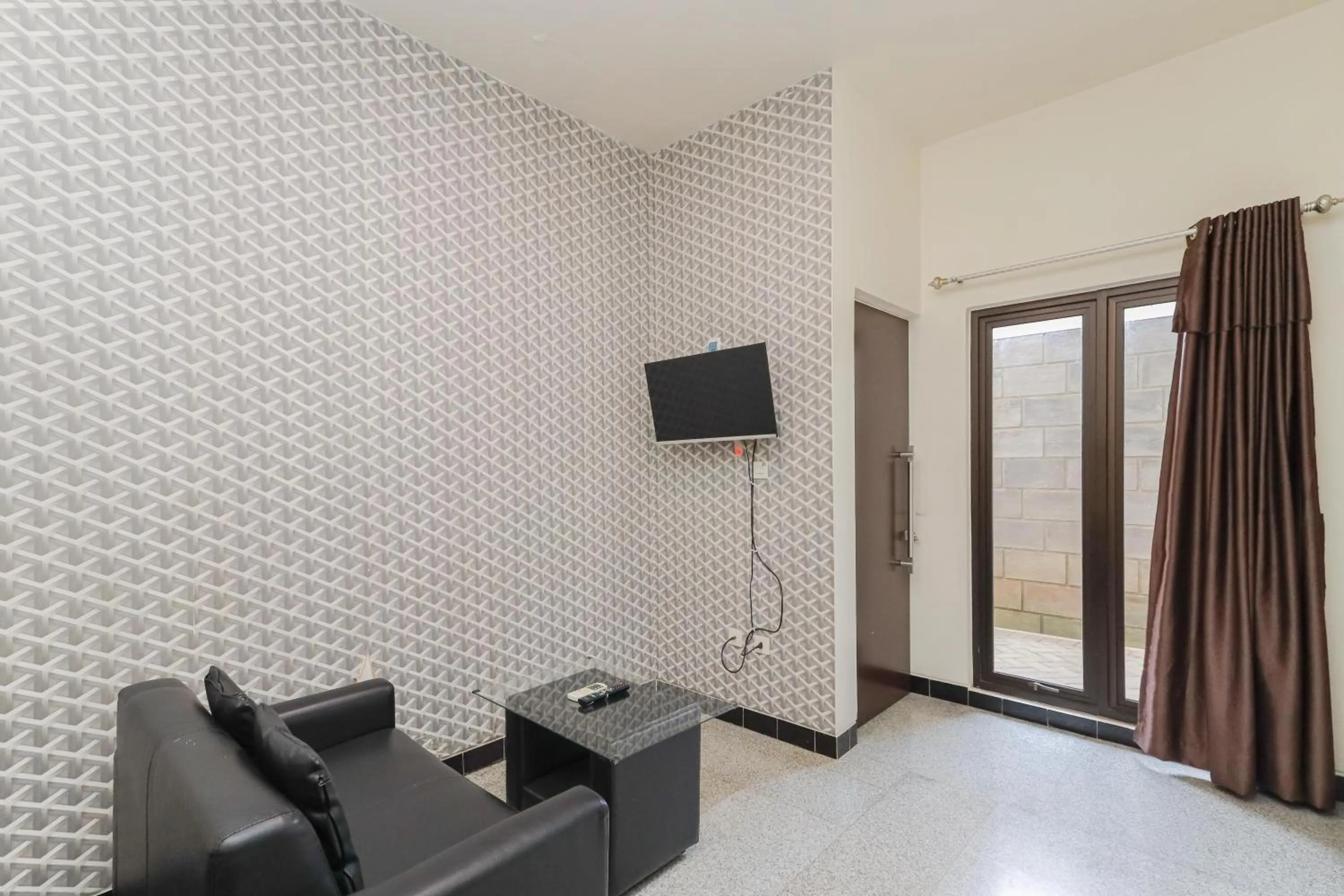 RedDoorz Syariah near Green Park Jatiwarna