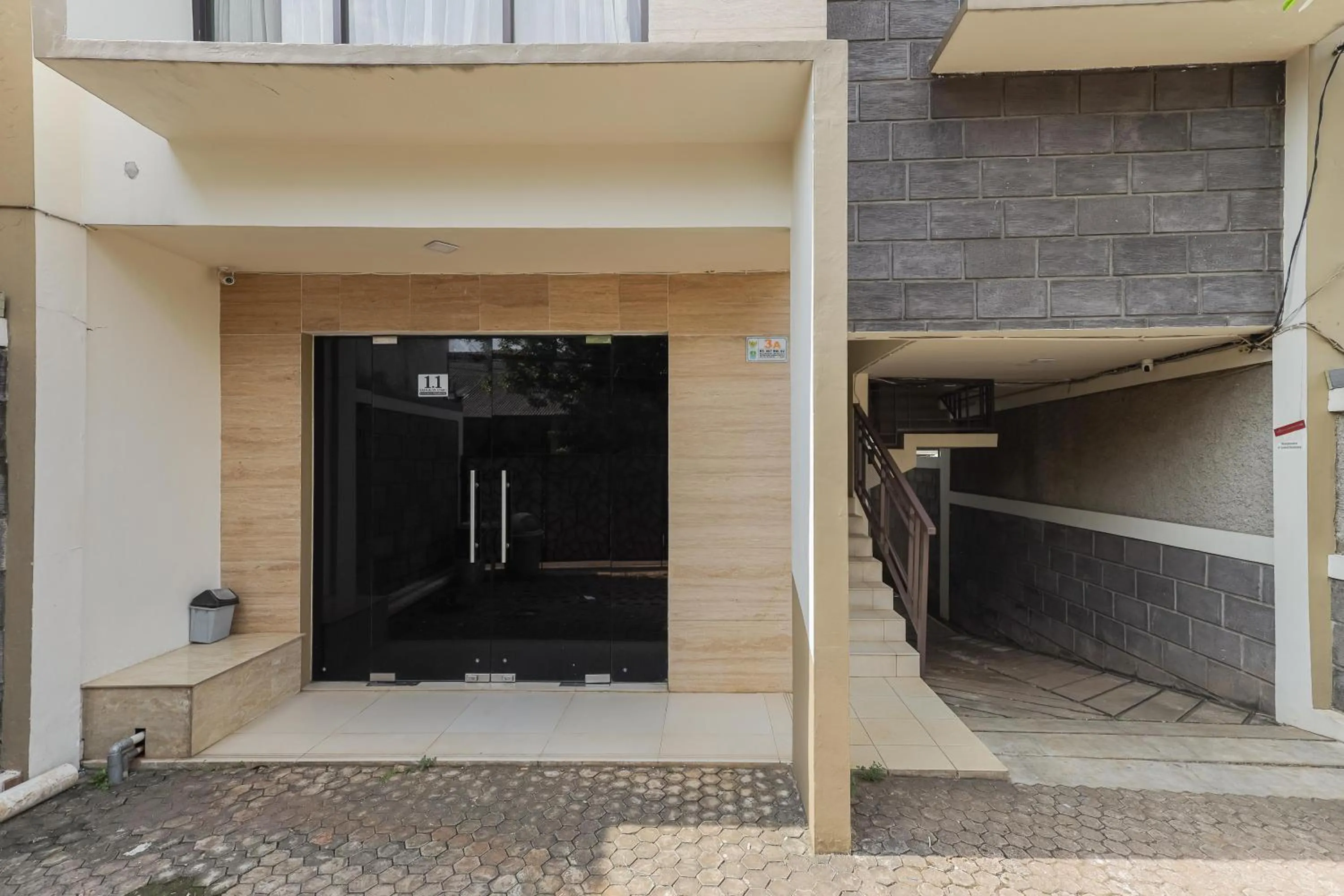 RedDoorz Syariah near Green Park Jatiwarna