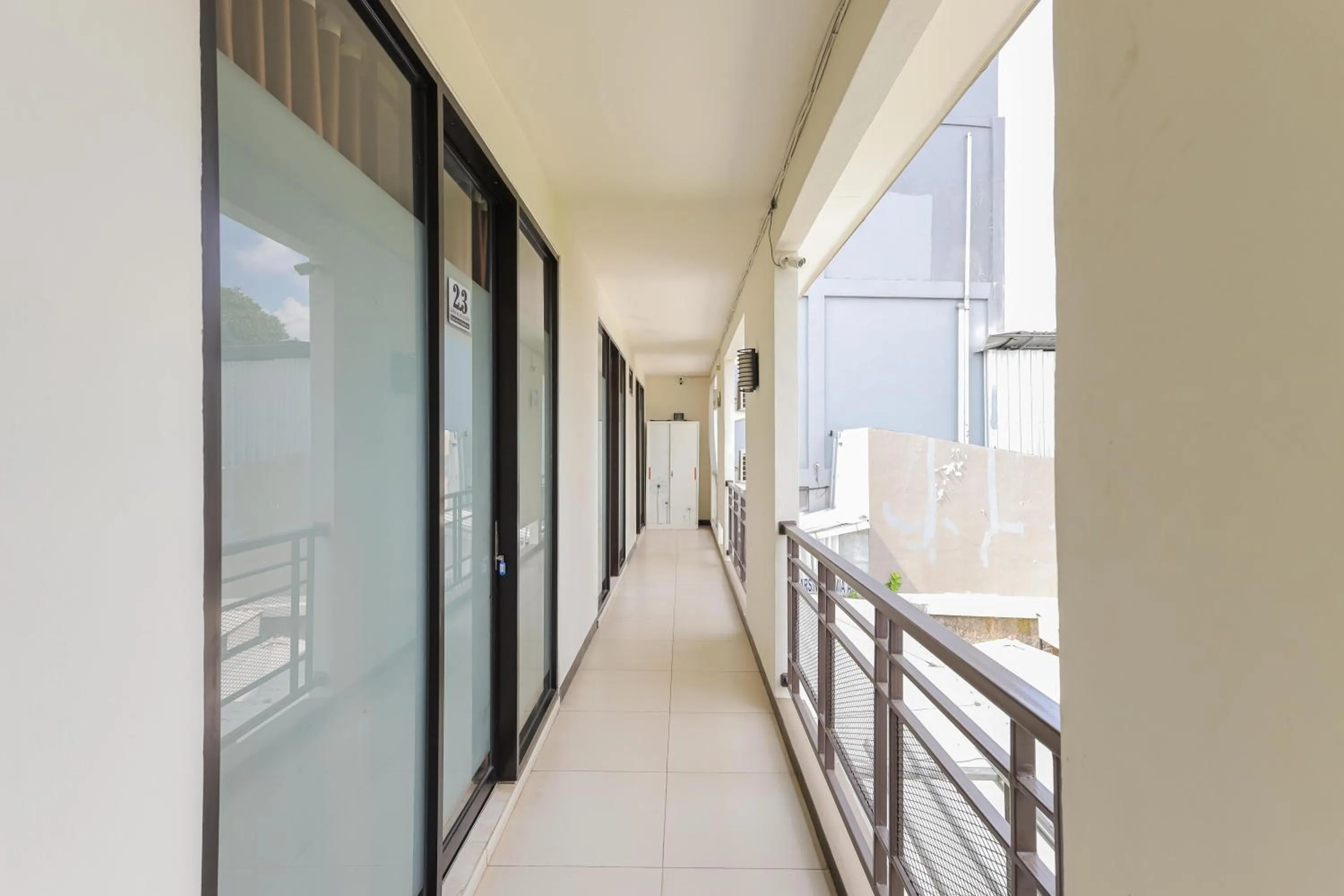 RedDoorz Syariah near Green Park Jatiwarna