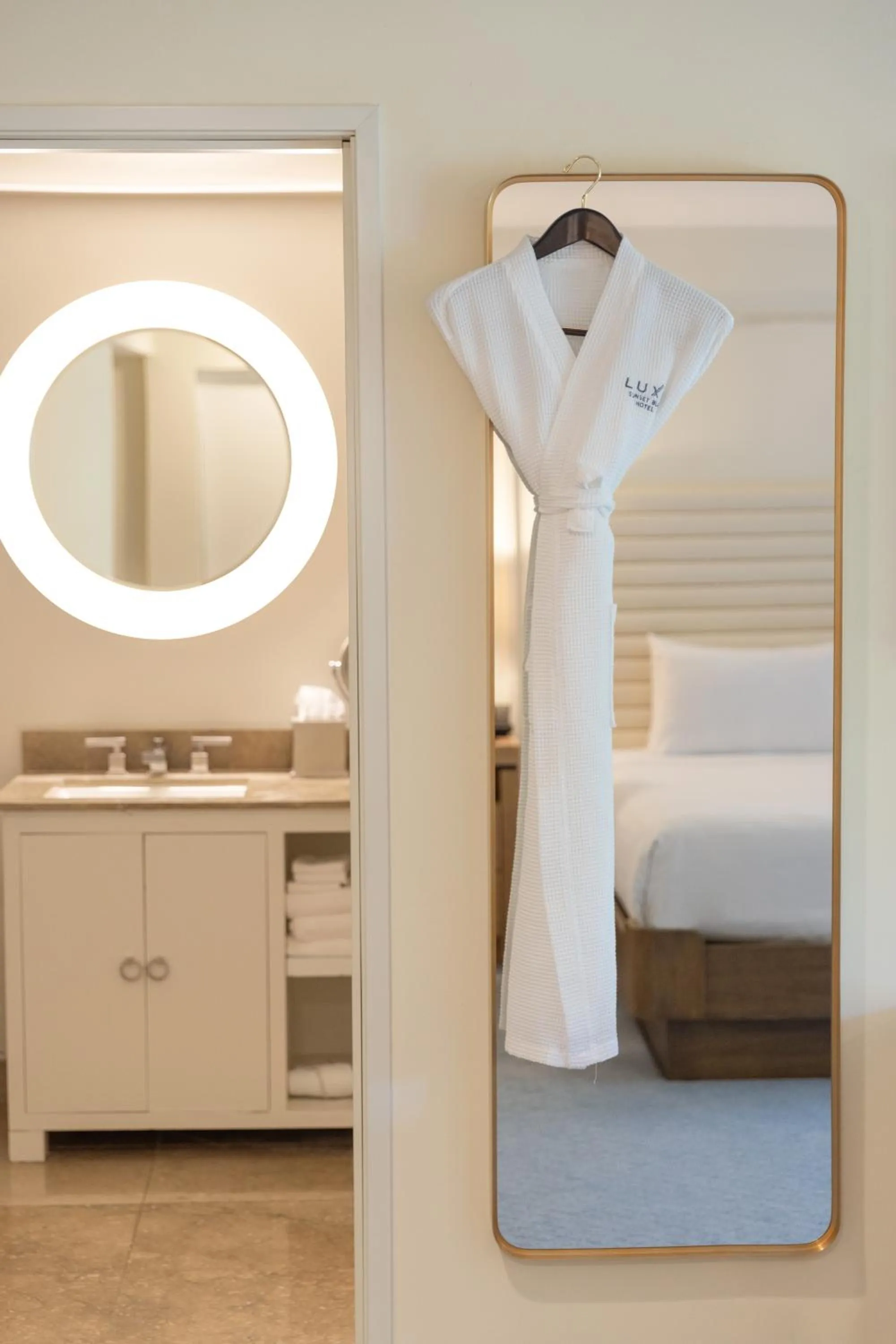 Bed in Luxe Sunset Boulevard Hotel