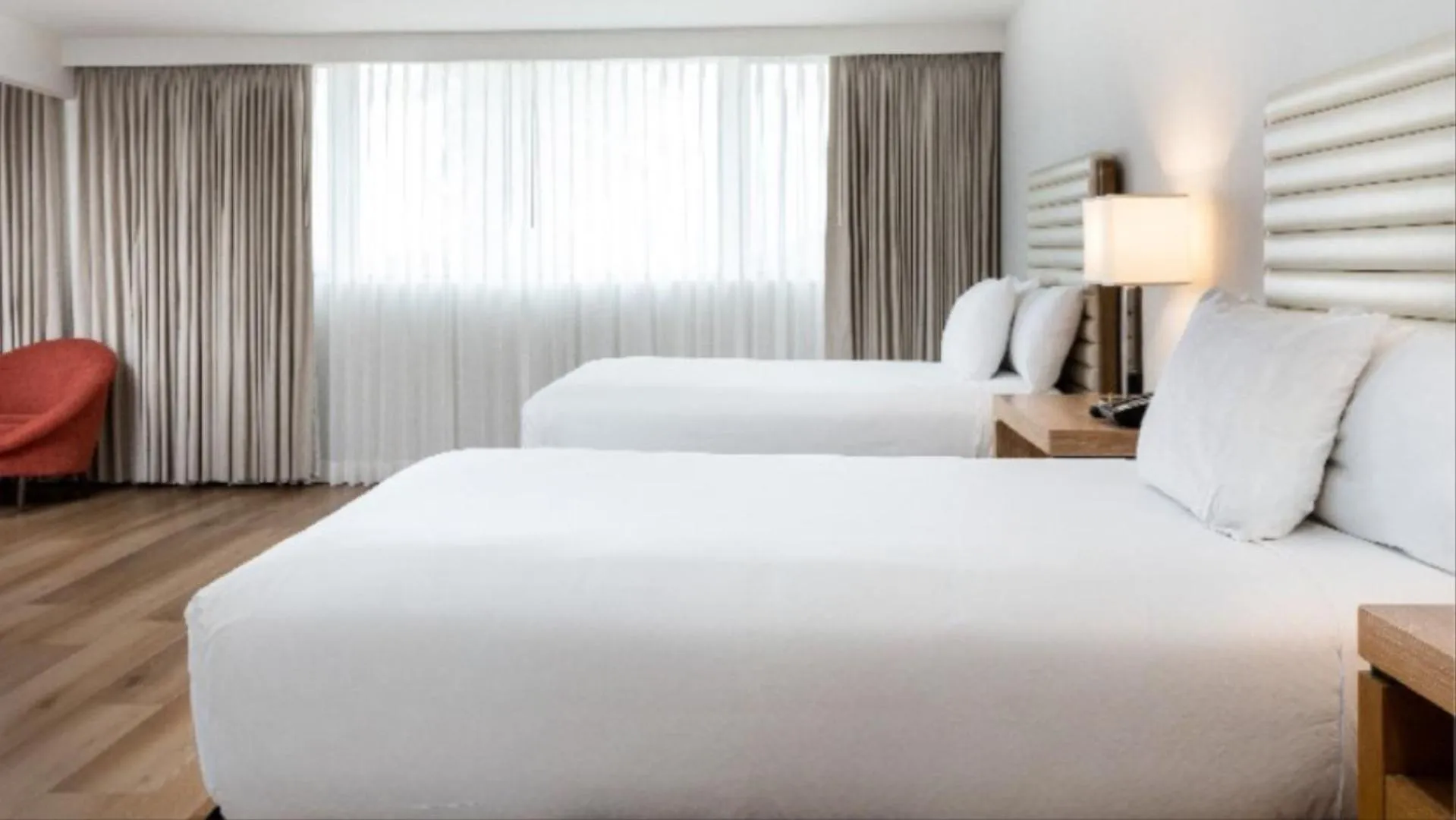 Bed in Luxe Sunset Boulevard Hotel