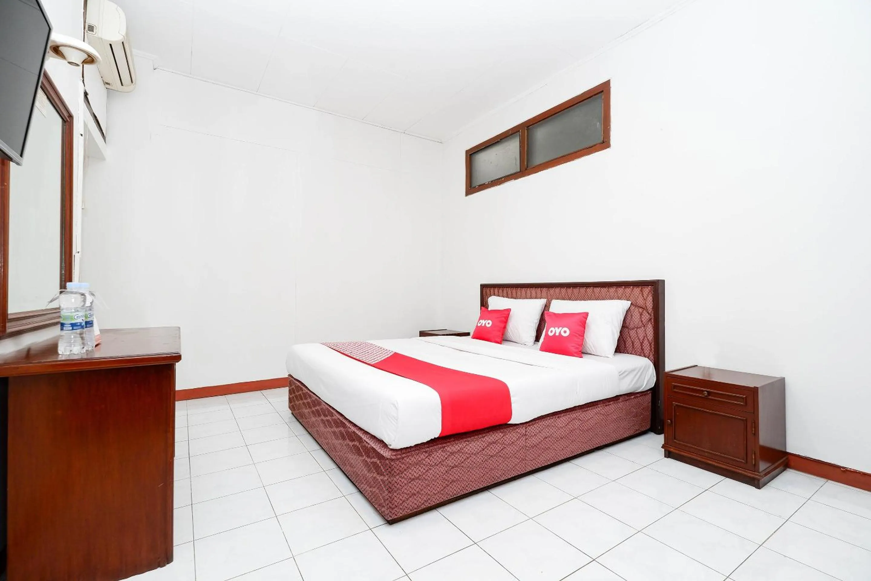 Bedroom, Bed in SUPER OYO Capital O 1644 Hotel Griya Kencana