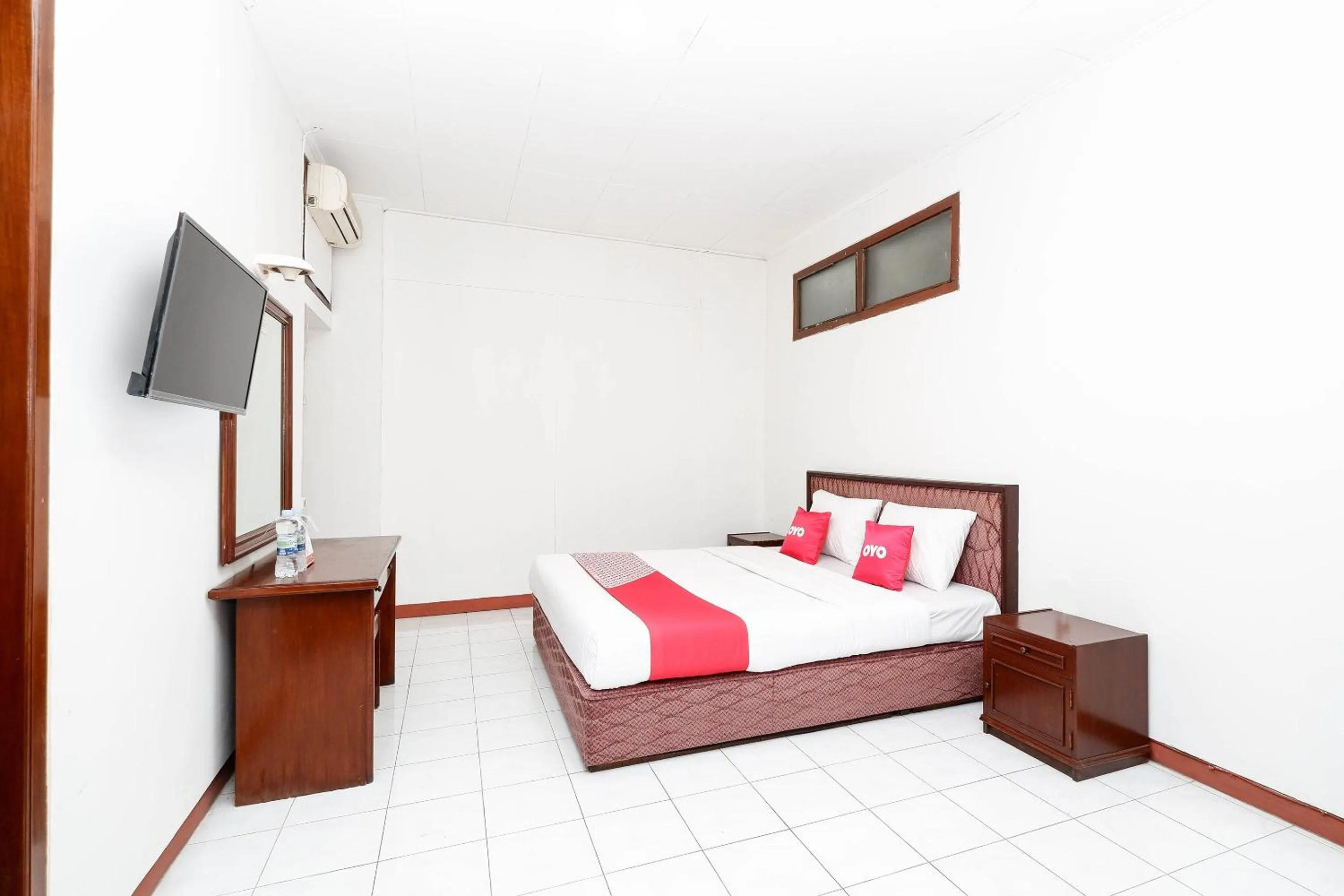 Bedroom, Bed in SUPER OYO Capital O 1644 Hotel Griya Kencana