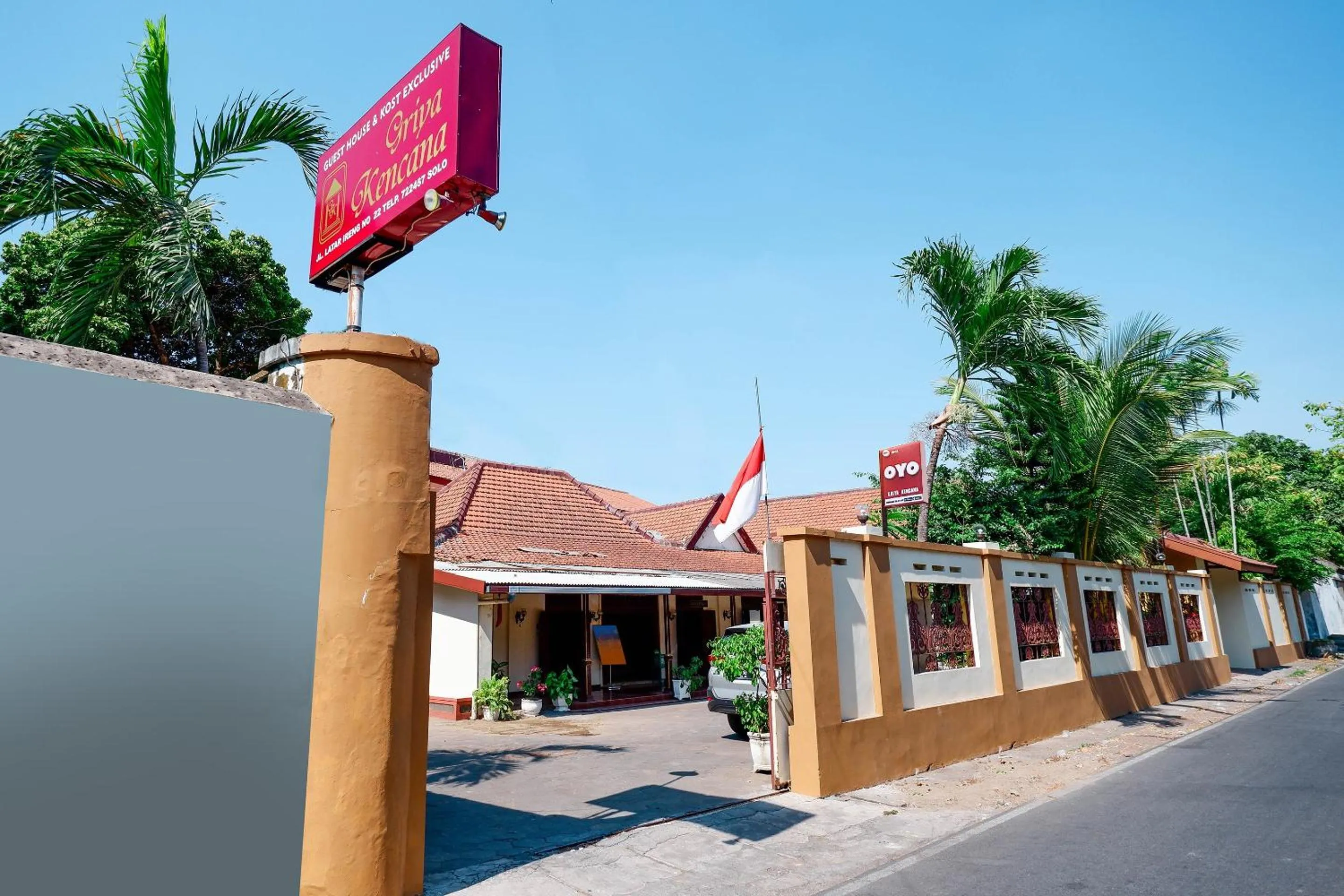Facade/entrance in SUPER OYO Capital O 1644 Hotel Griya Kencana