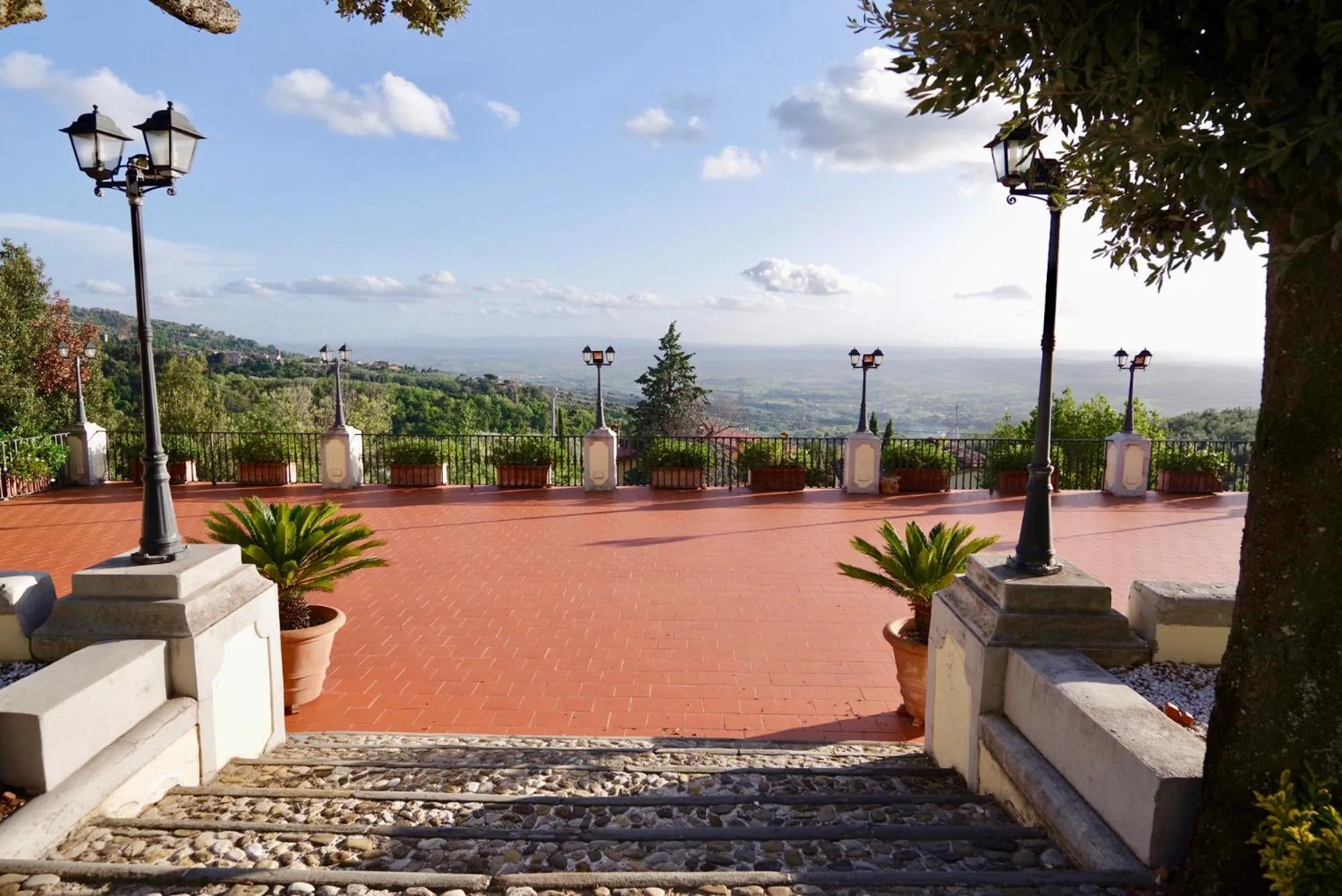 Garden view in Villa del Parco in Tuscany