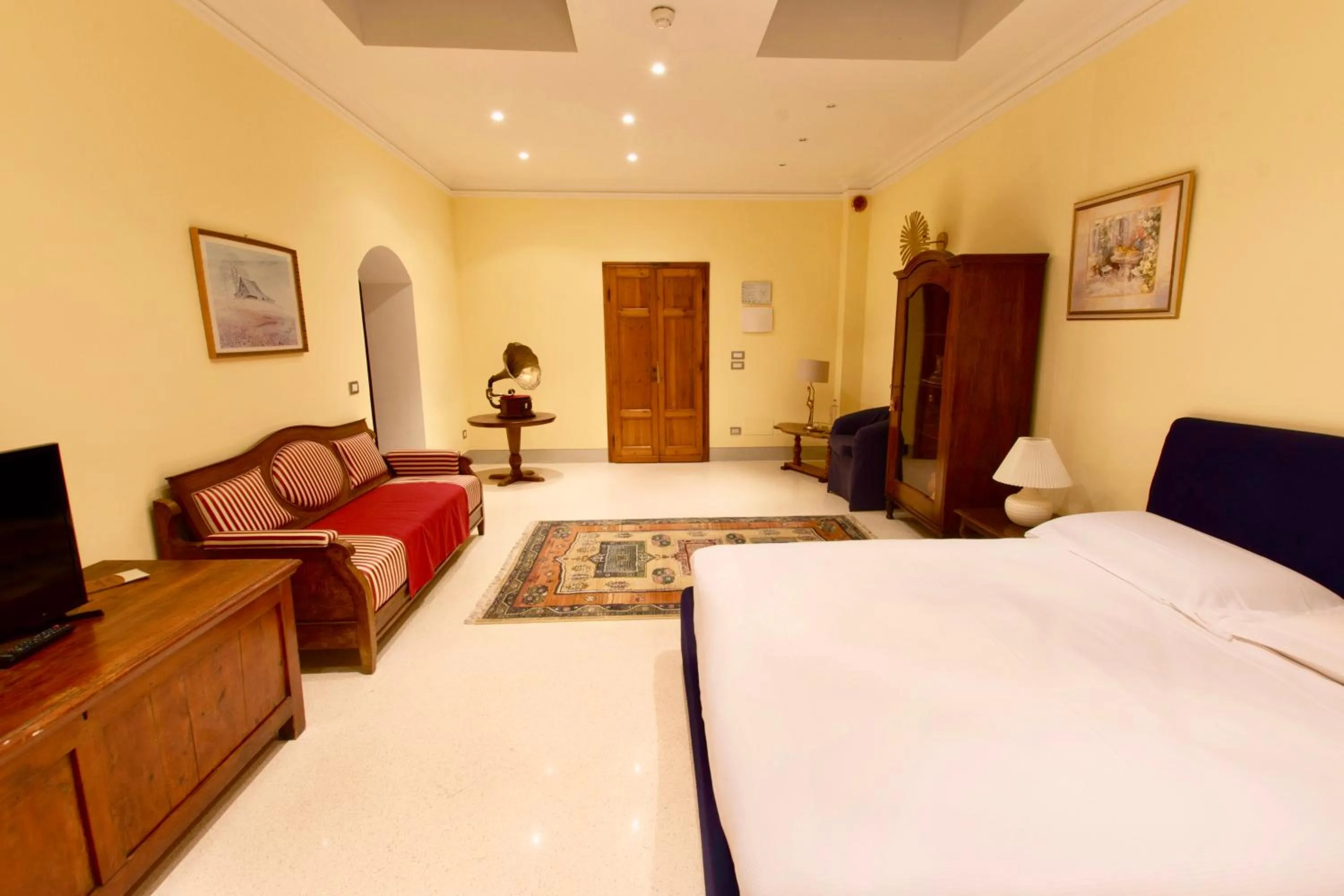 Photo of the whole room in Villa del Parco in Tuscany