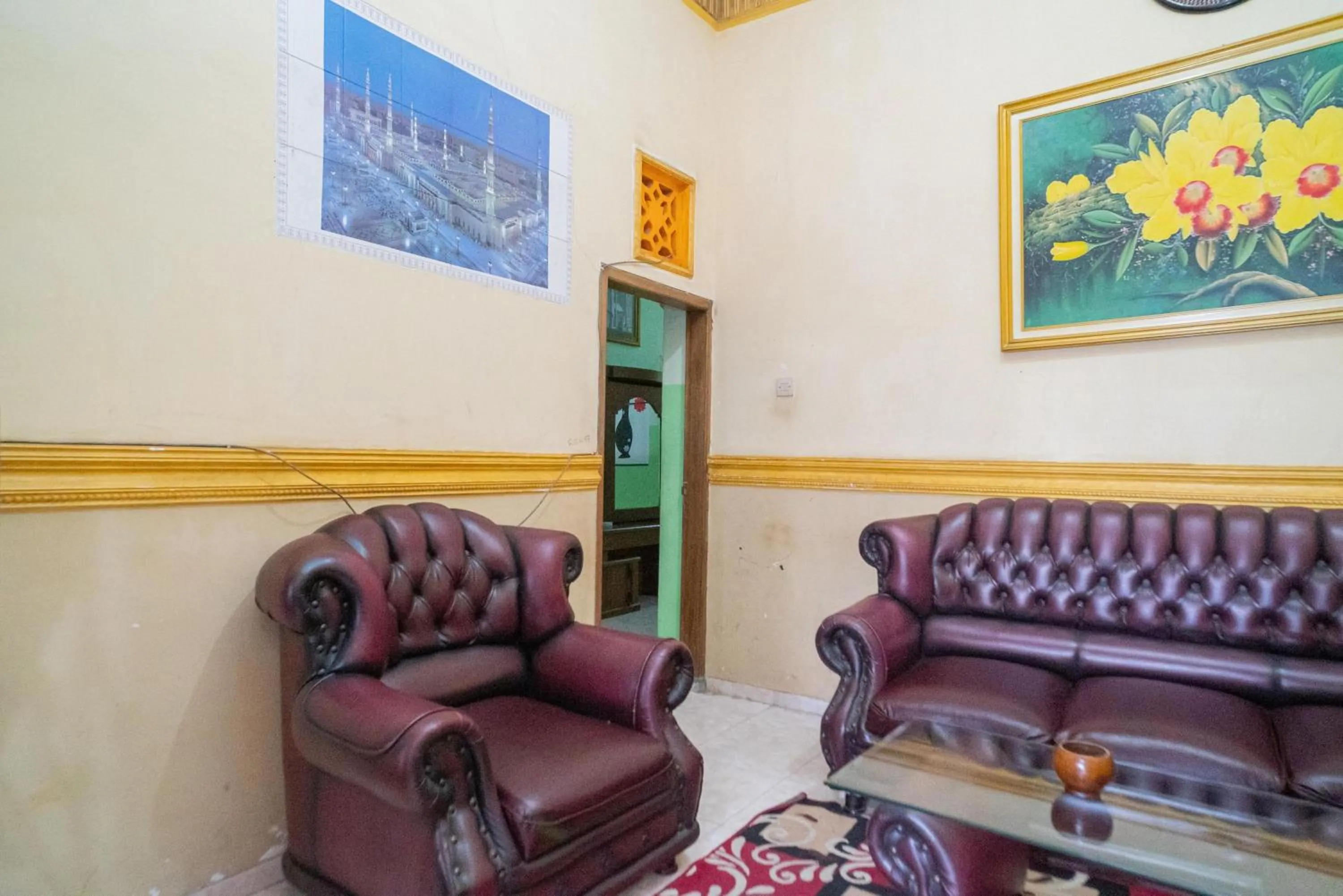 Seating area in RedDoorz Syariah near Batu Night Spectacular 3