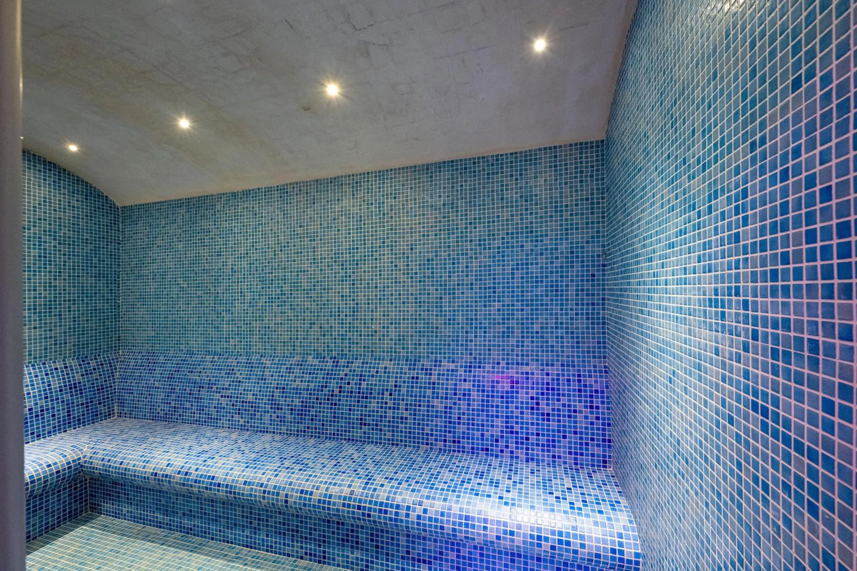 Steam room in Graziella Gold Hotel