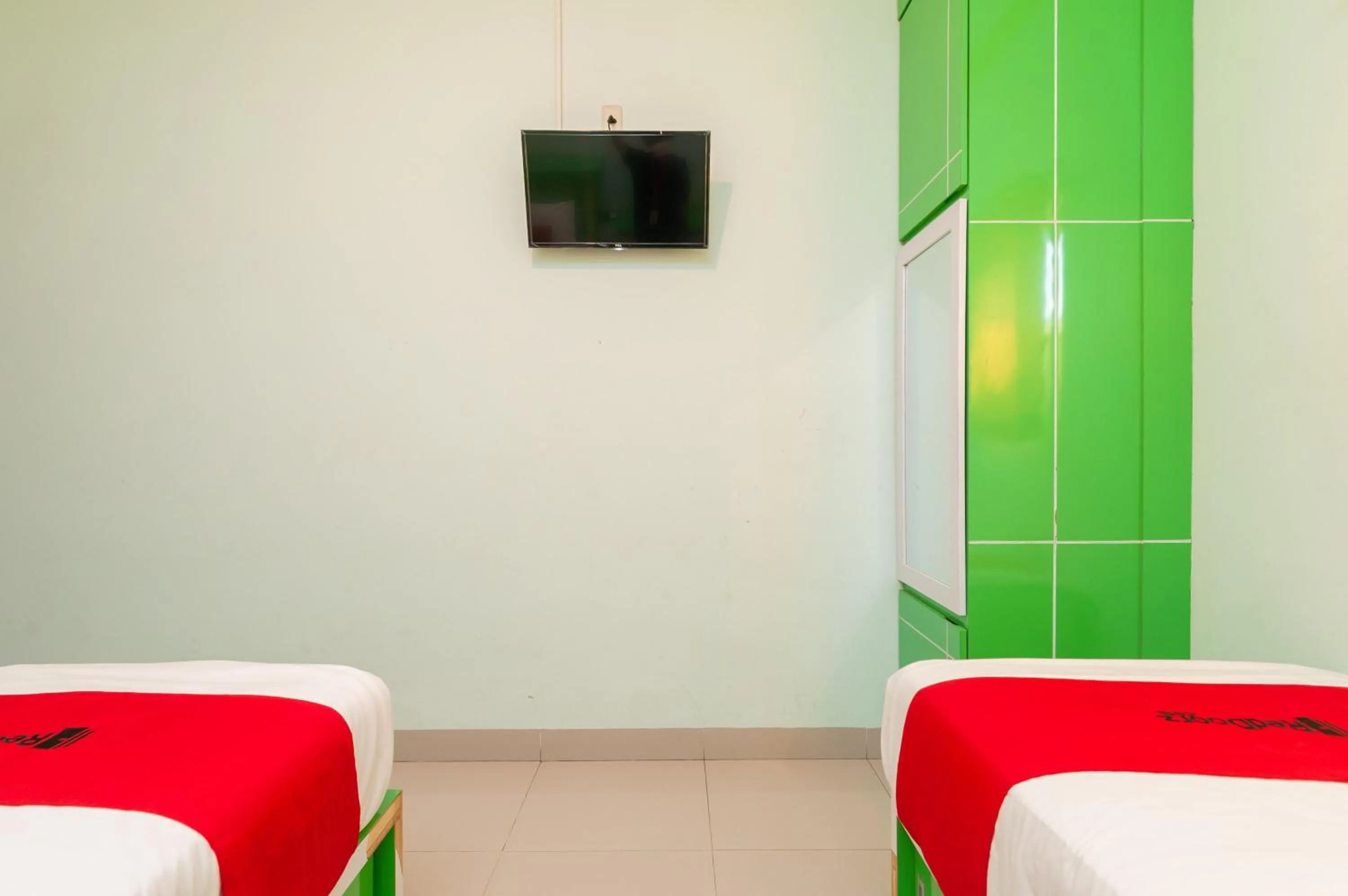 Bed in RedDoorz Syariah At Dinda Residence