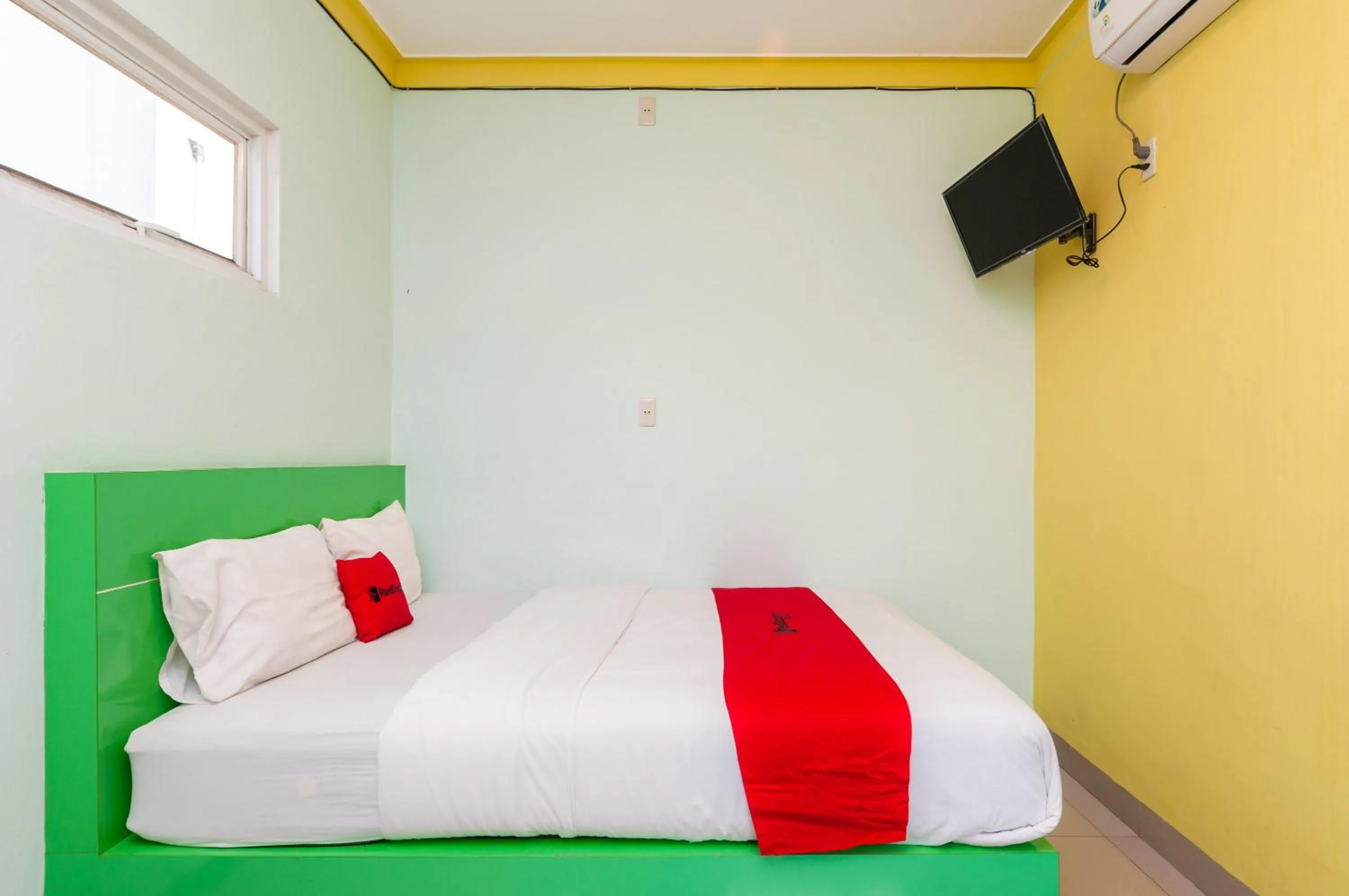 Bed in RedDoorz Syariah At Dinda Residence