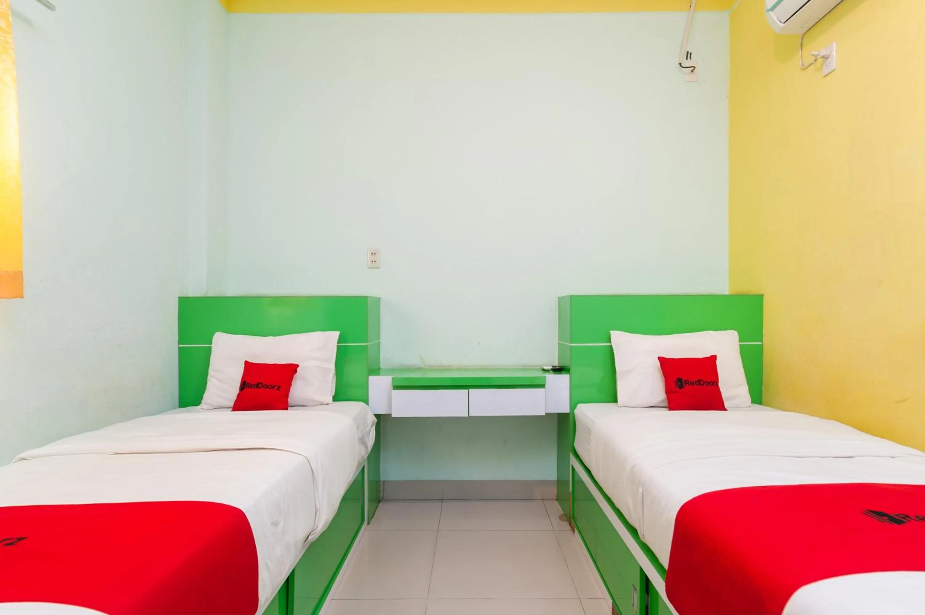 Bed in RedDoorz Syariah At Dinda Residence