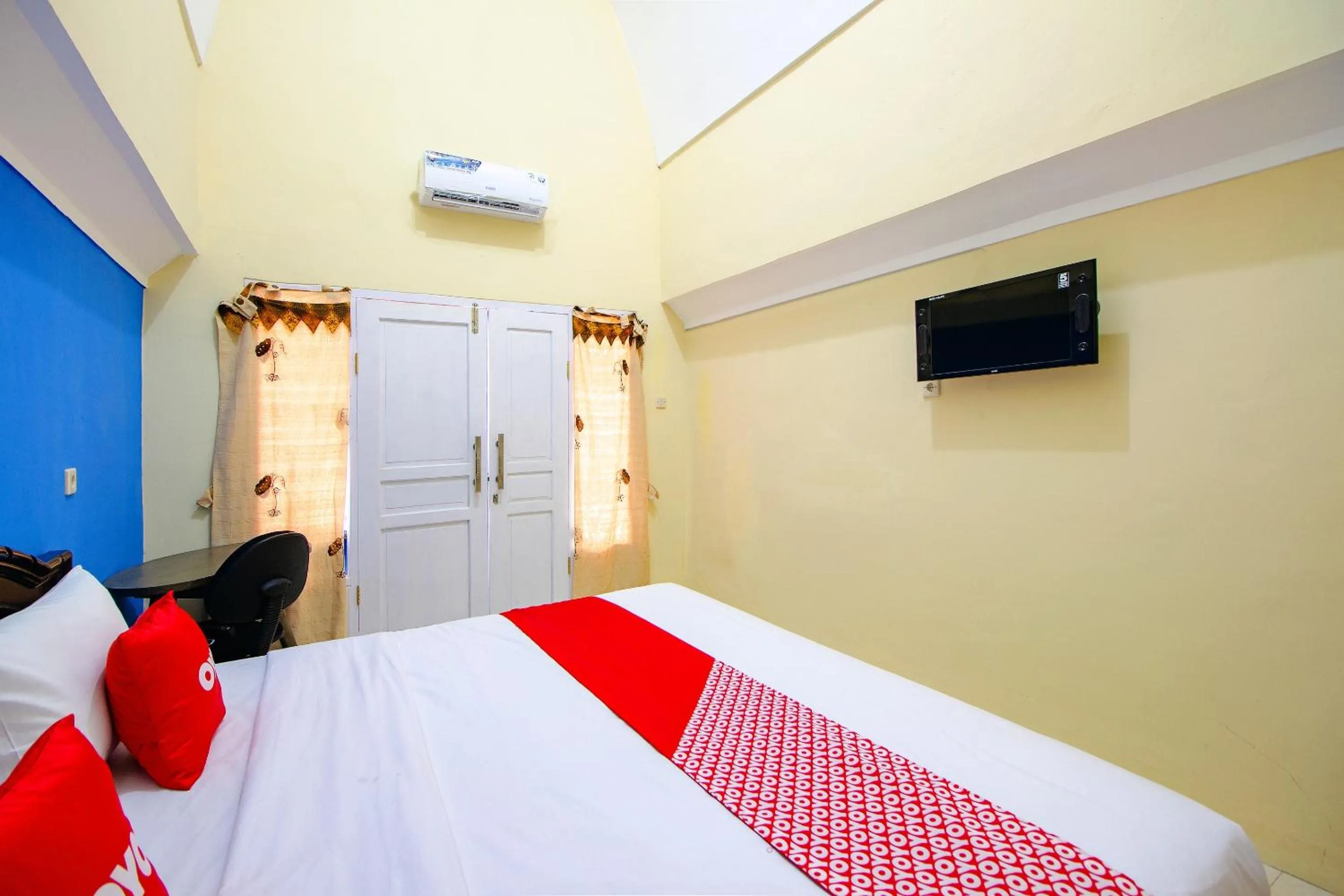 Bedroom, Bed in OYO Life 1643 Grand Monica