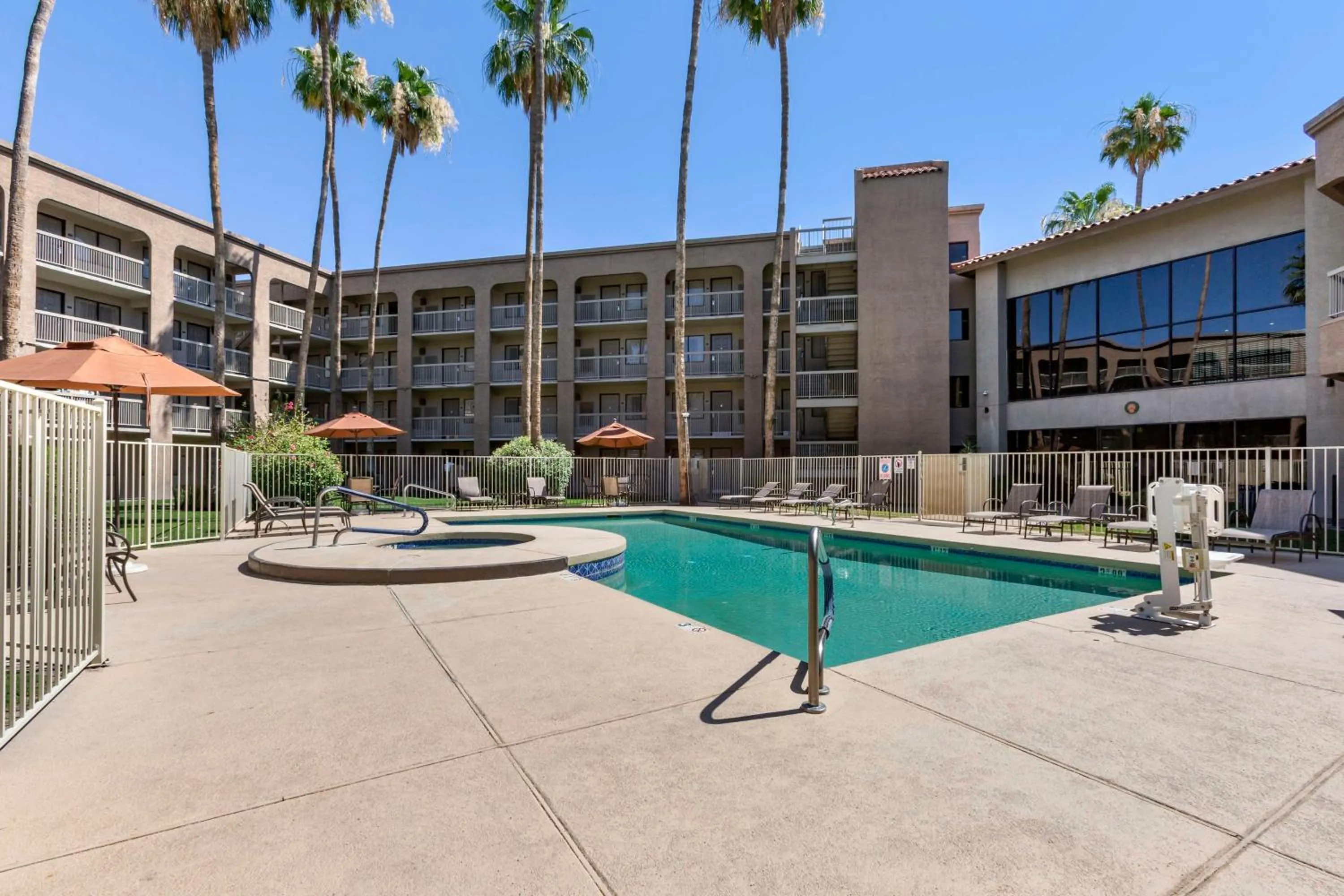 Pool view in Best Western Plus Scottsdale Thunderbird Suites
