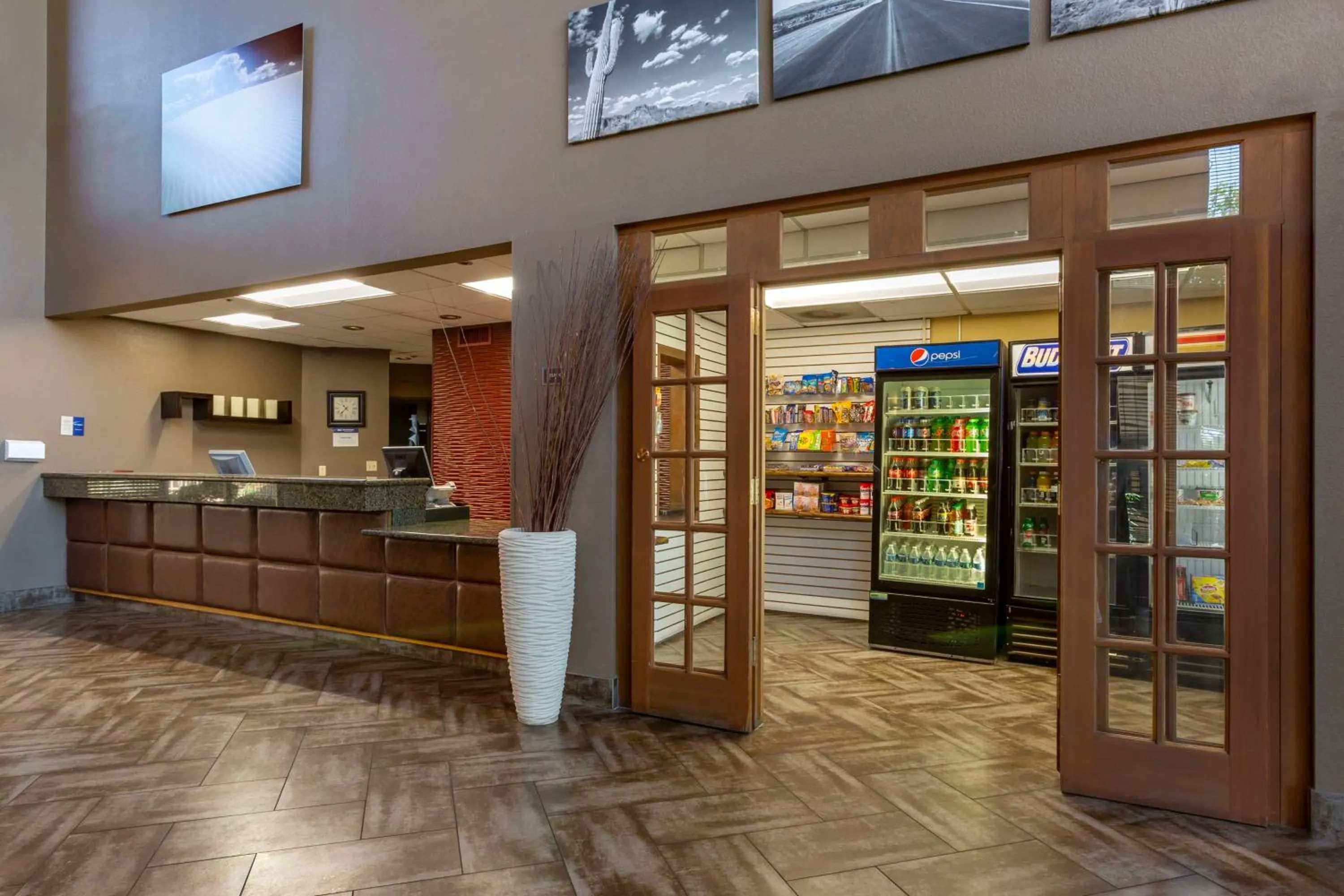 Lobby or reception in Best Western Plus Scottsdale Thunderbird Suites