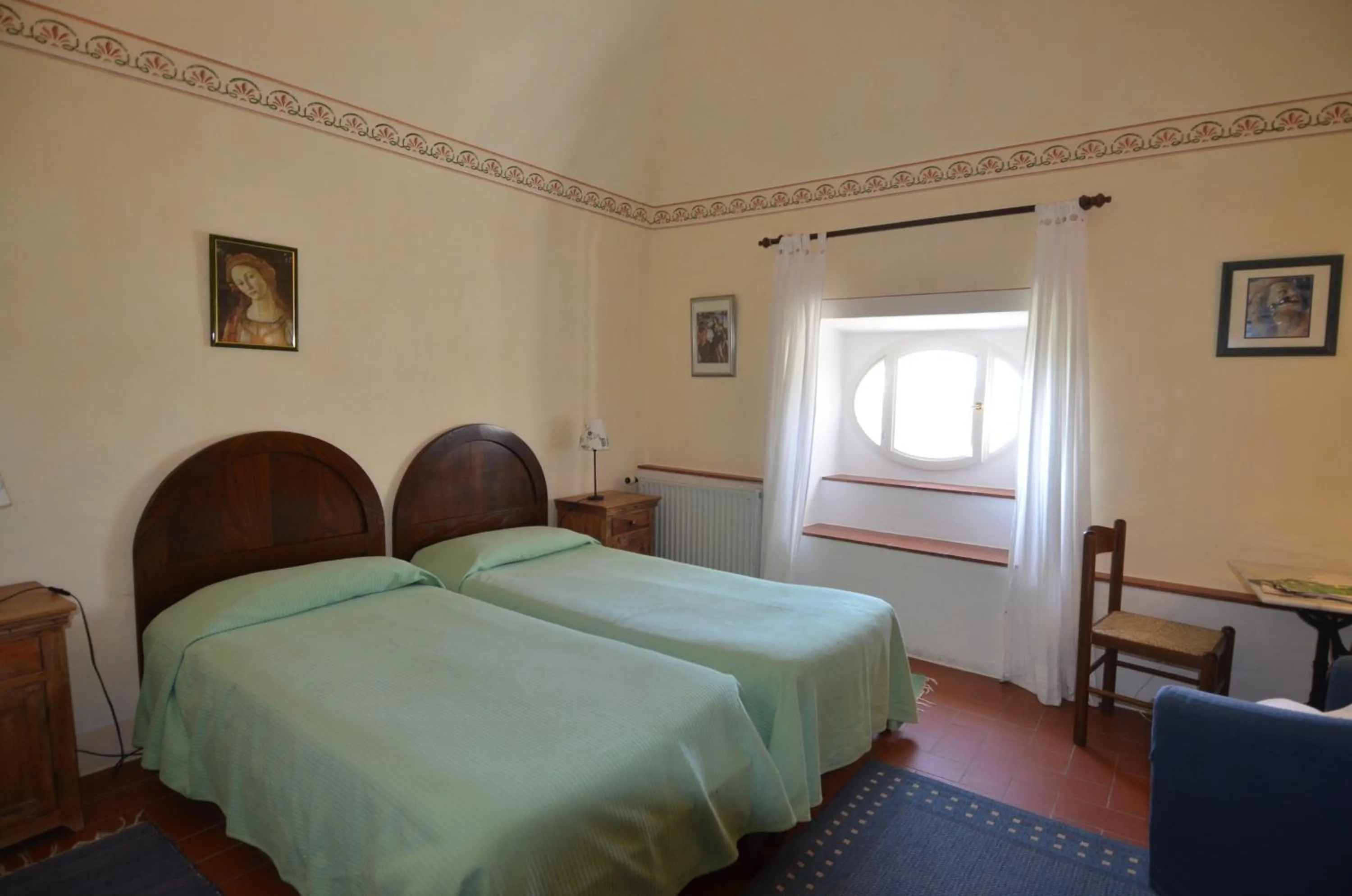 Photo of the whole room, Bed in Villa Palagione Centro Interculturale