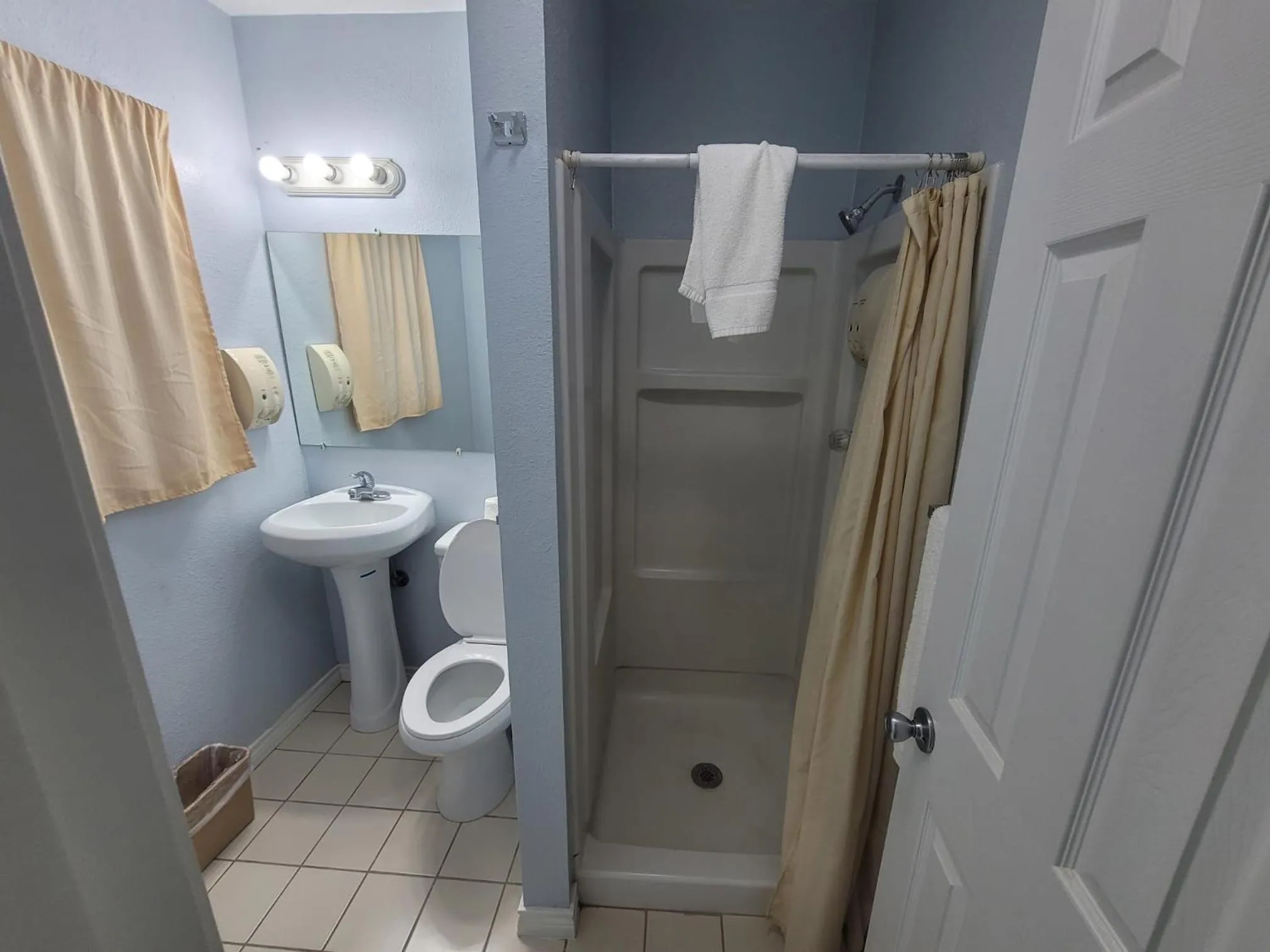 Bathroom in Heritage Budget Inn By OYO Hwy 84