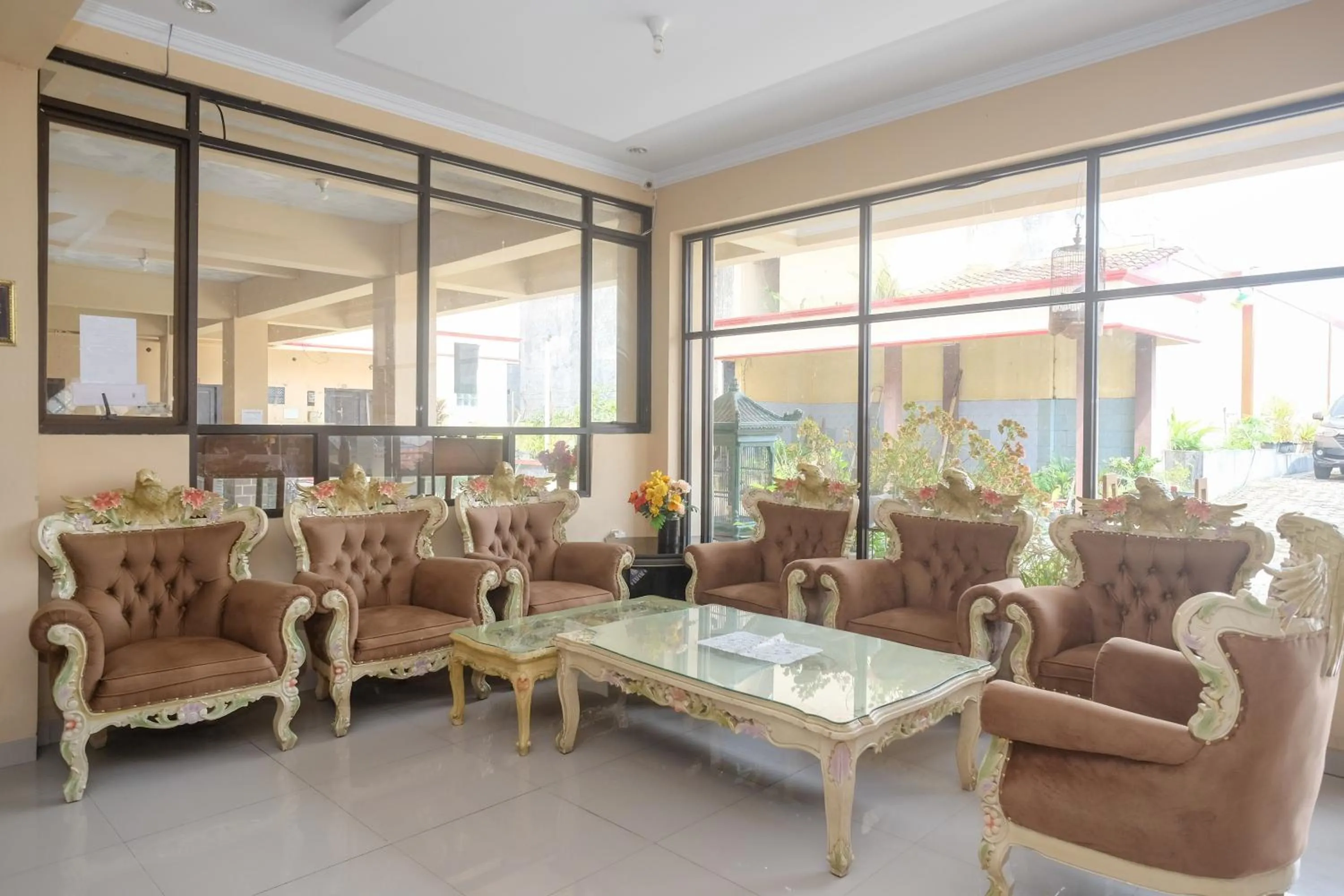 Living room in RedDoorz at H&W Hotel Solo