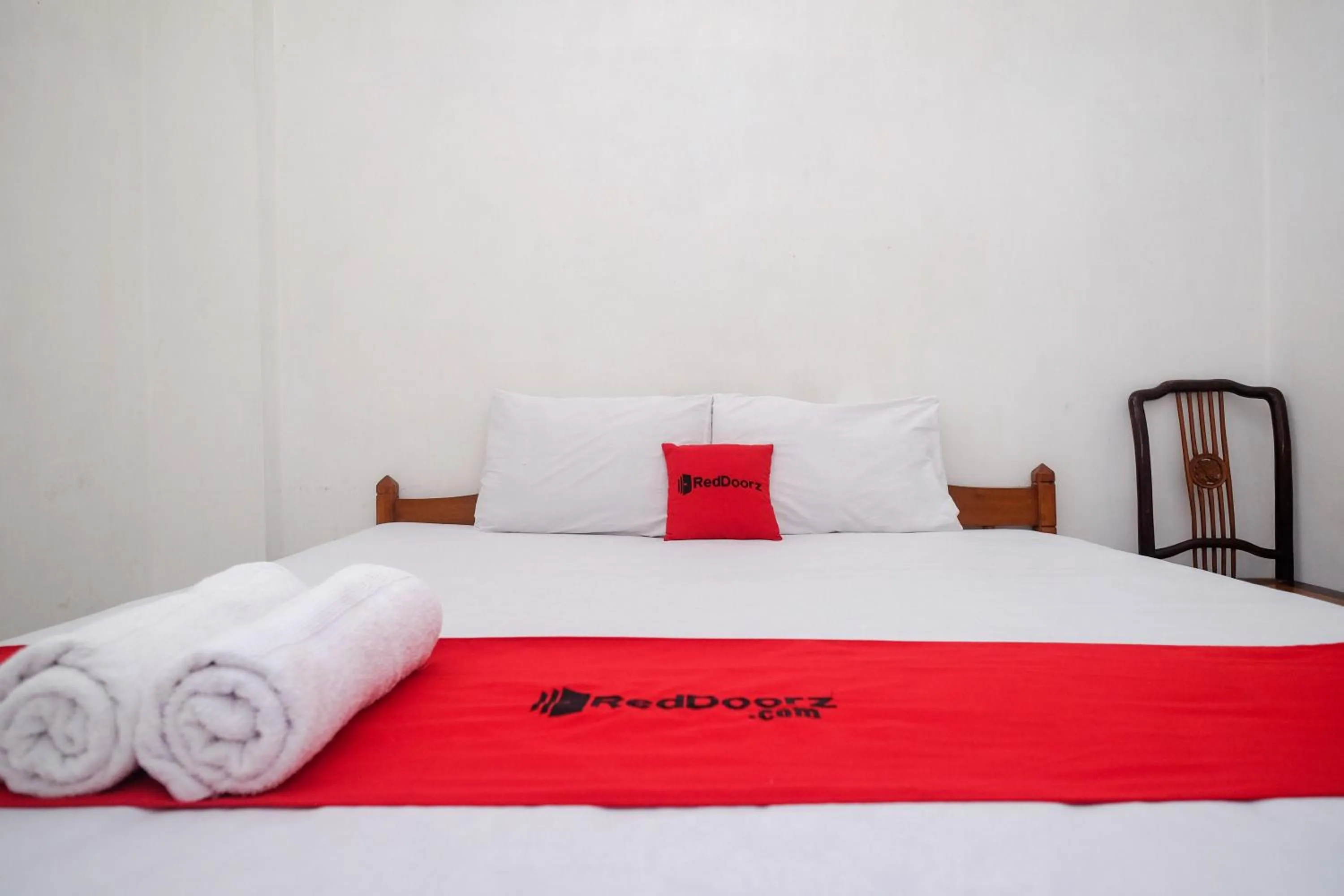 Bedroom, Bed in RedDoorz at H&W Hotel Solo