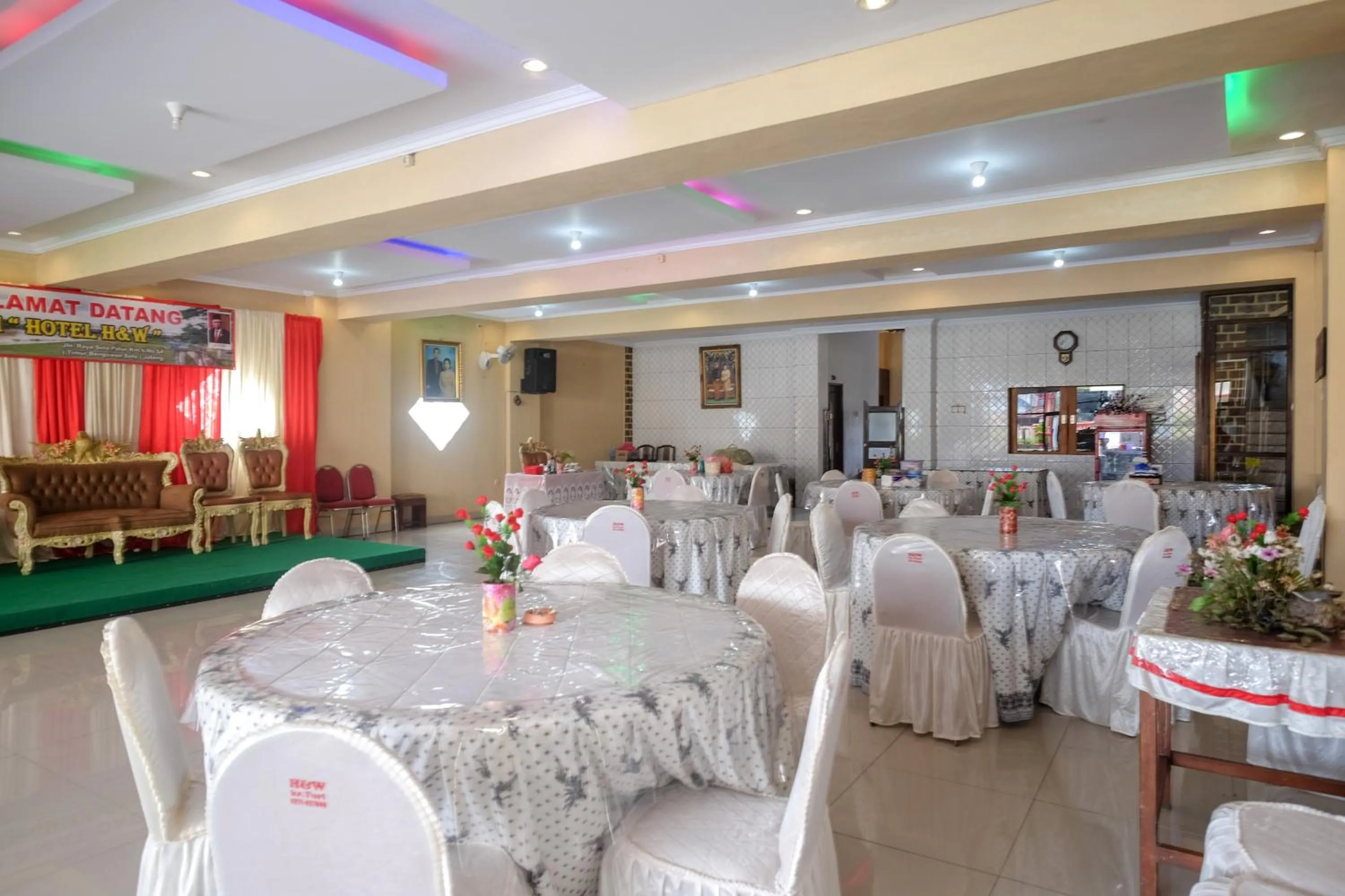 Meeting/conference room in RedDoorz at H&W Hotel Solo