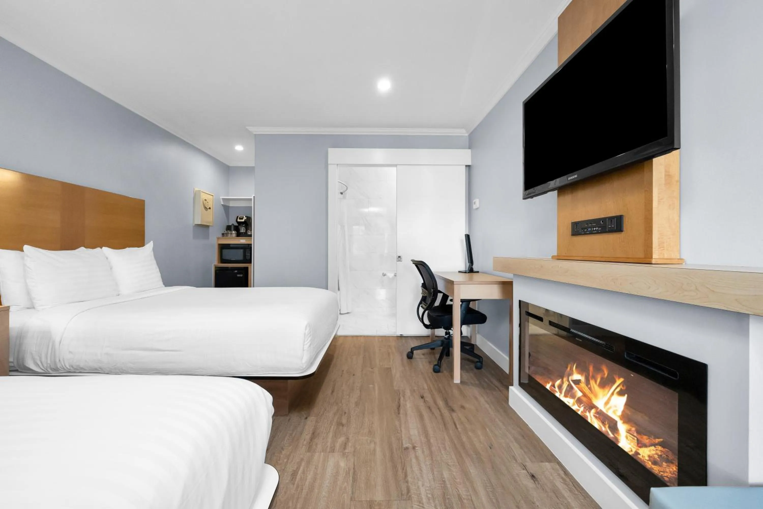 Photo of the whole room, Bed in The Millwood