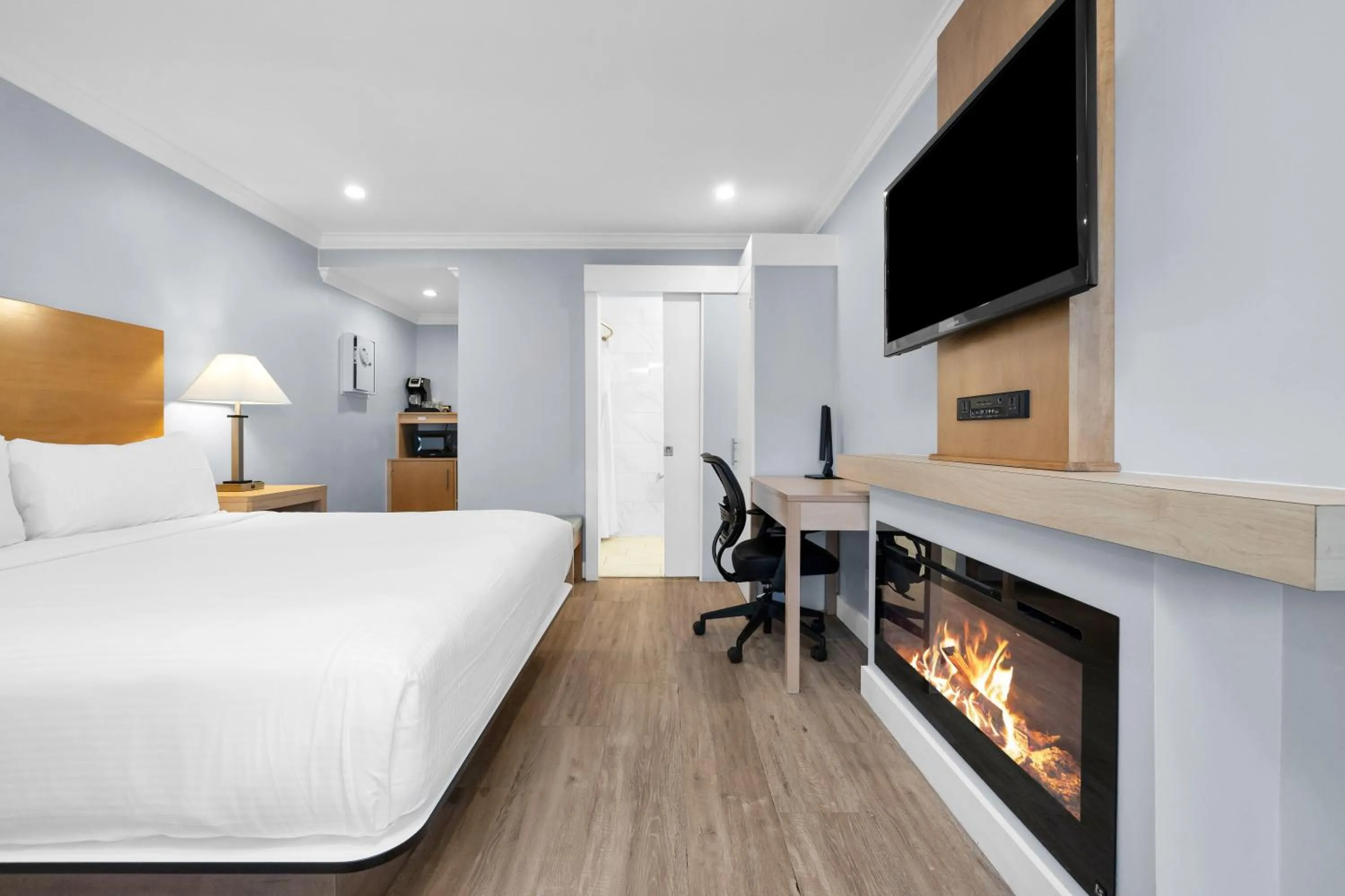 Photo of the whole room, Bed in The Millwood