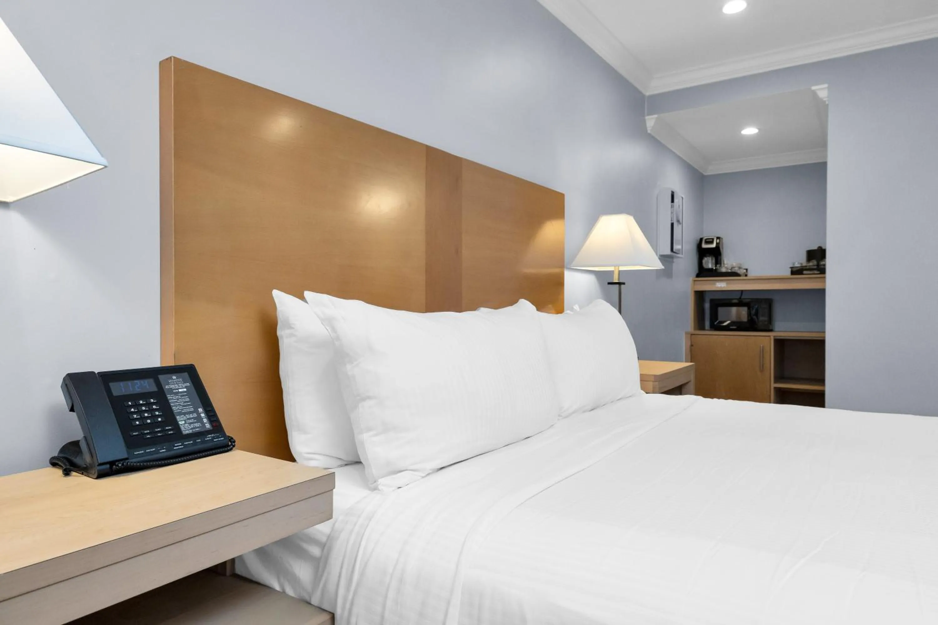 Photo of the whole room, Bed in The Millwood