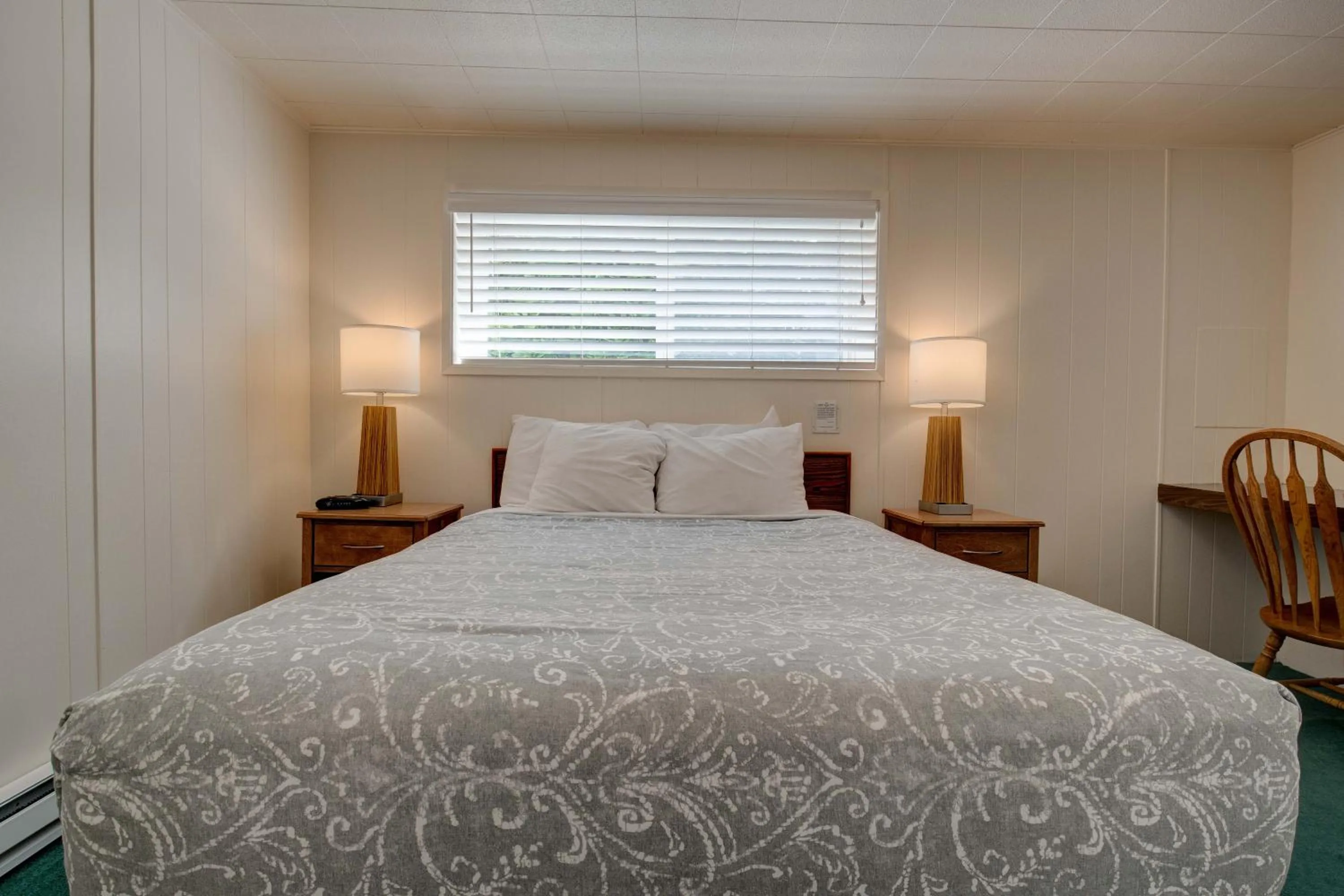 Bedroom, Bed in Ester Lee Oceanview Inn