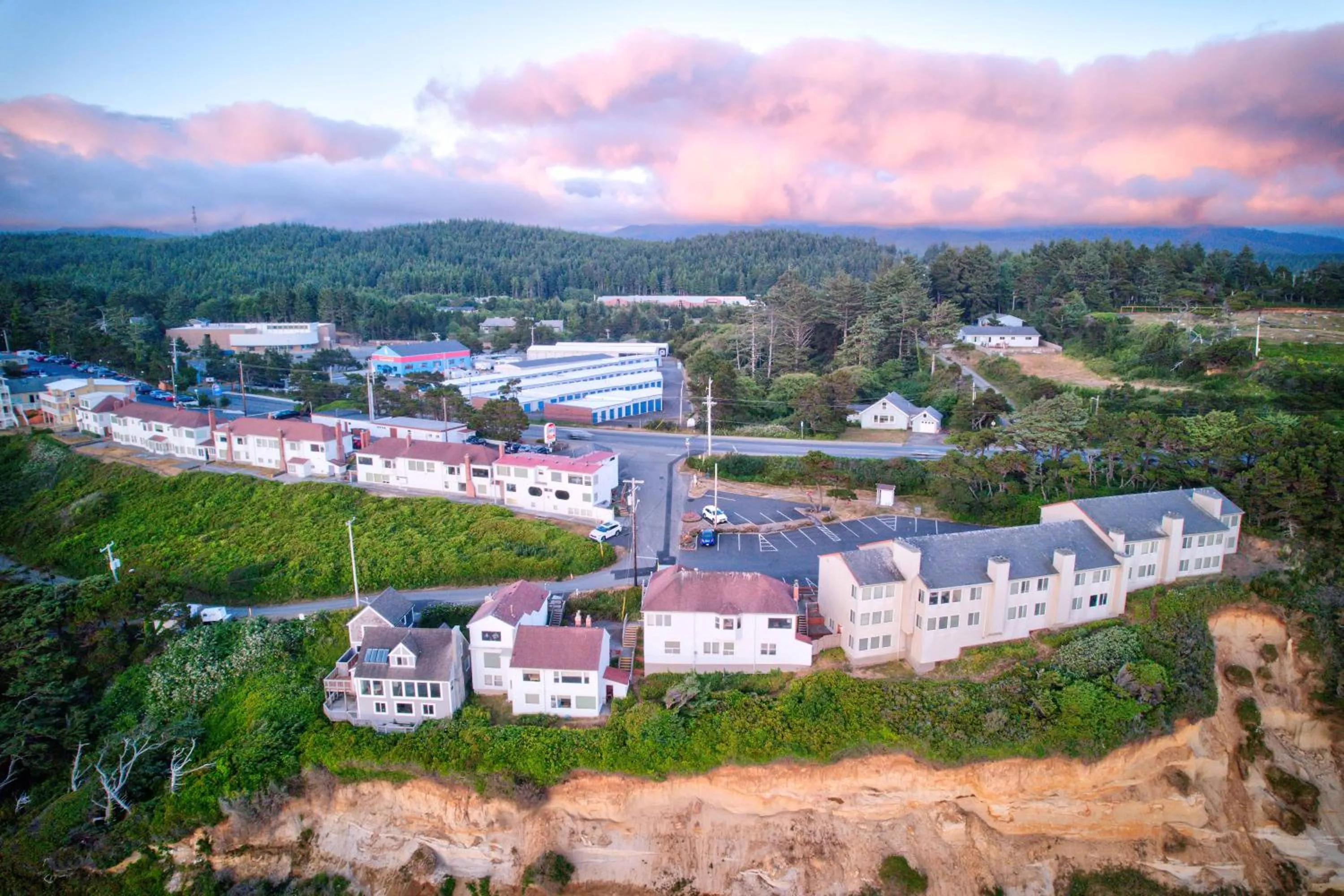 Property building in Ester Lee Oceanview Inn
