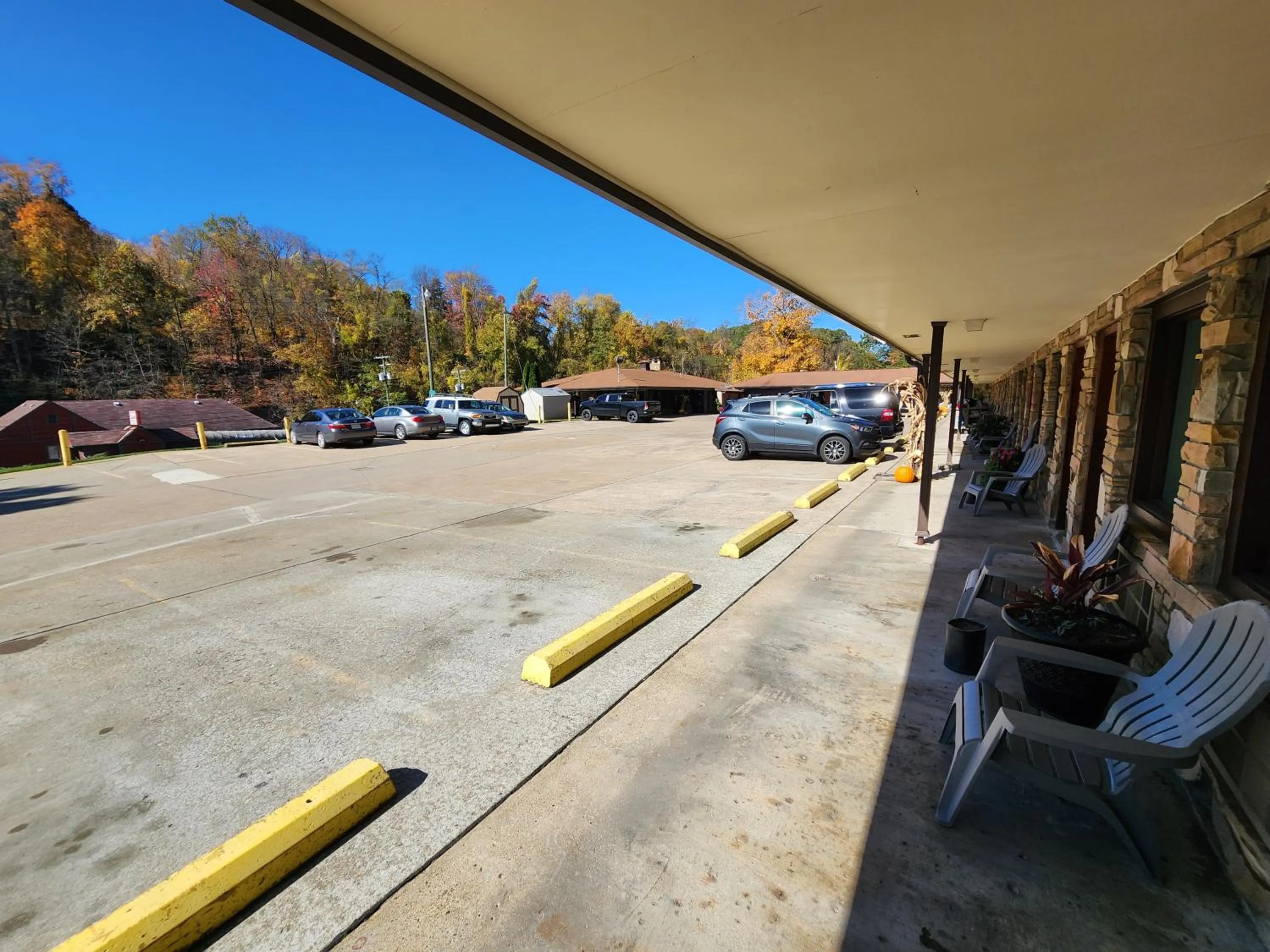 Parking in Jefferson Hills Motel