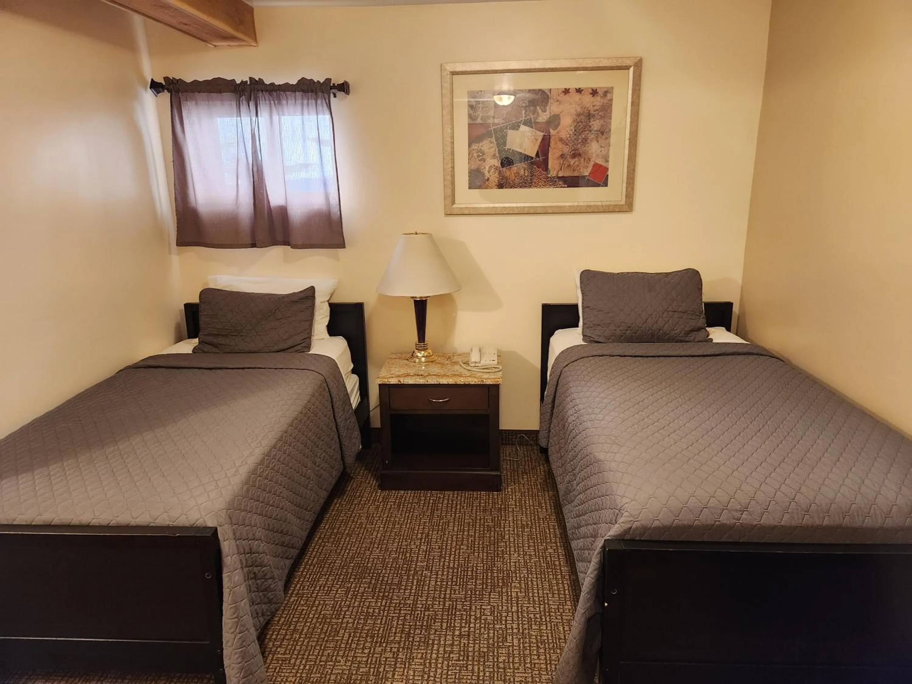 Bedroom, Bed in Jefferson Hills Motel