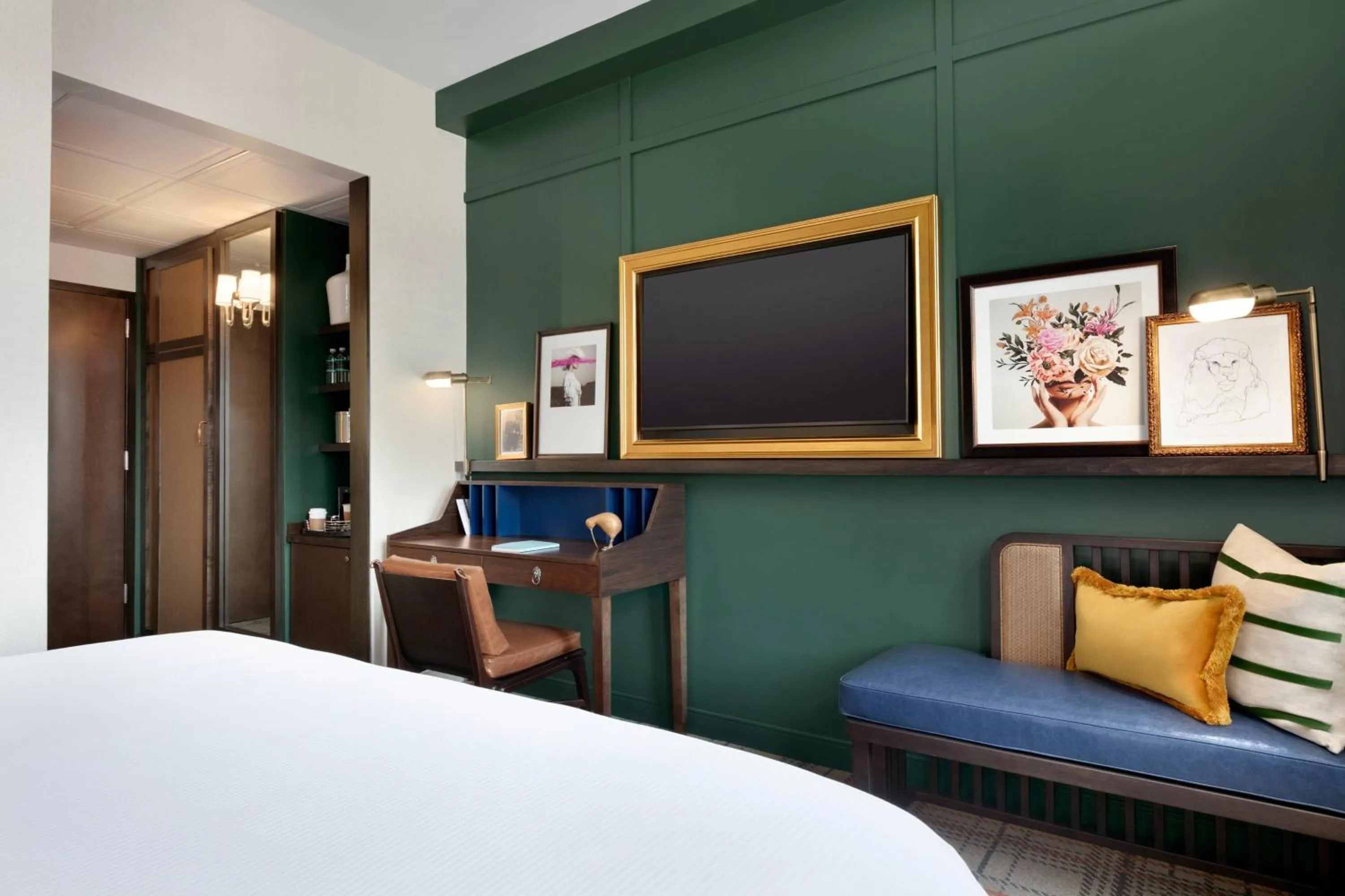 Photo of the whole room, Bed in Glenn Hotel, Autograph Collection