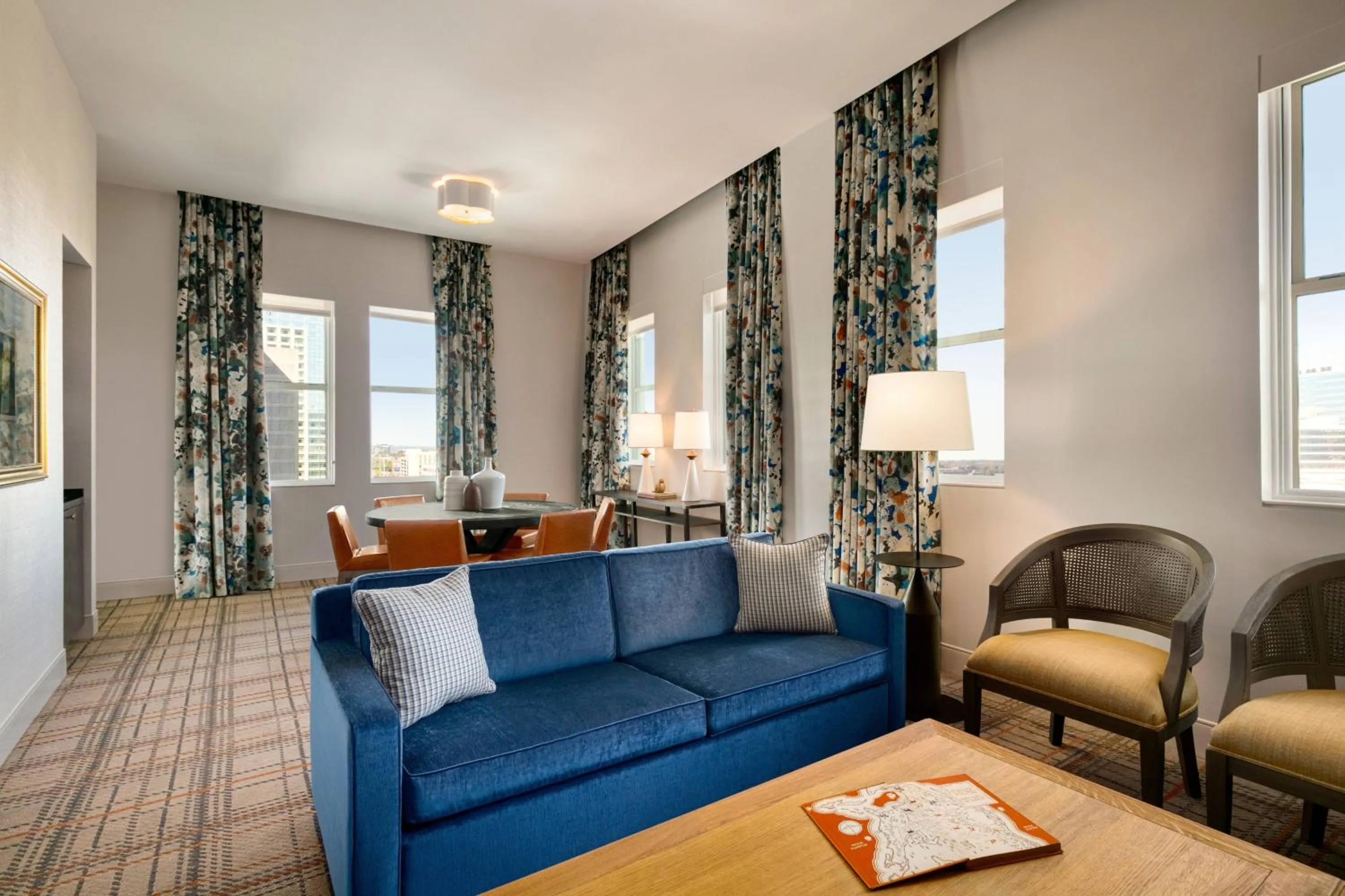 Living room in Glenn Hotel, Autograph Collection