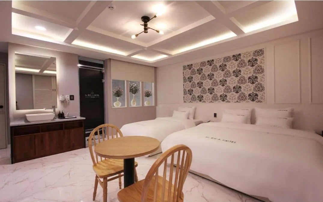 Property building, Bed in 포항 죽도시장 이데아 호텔