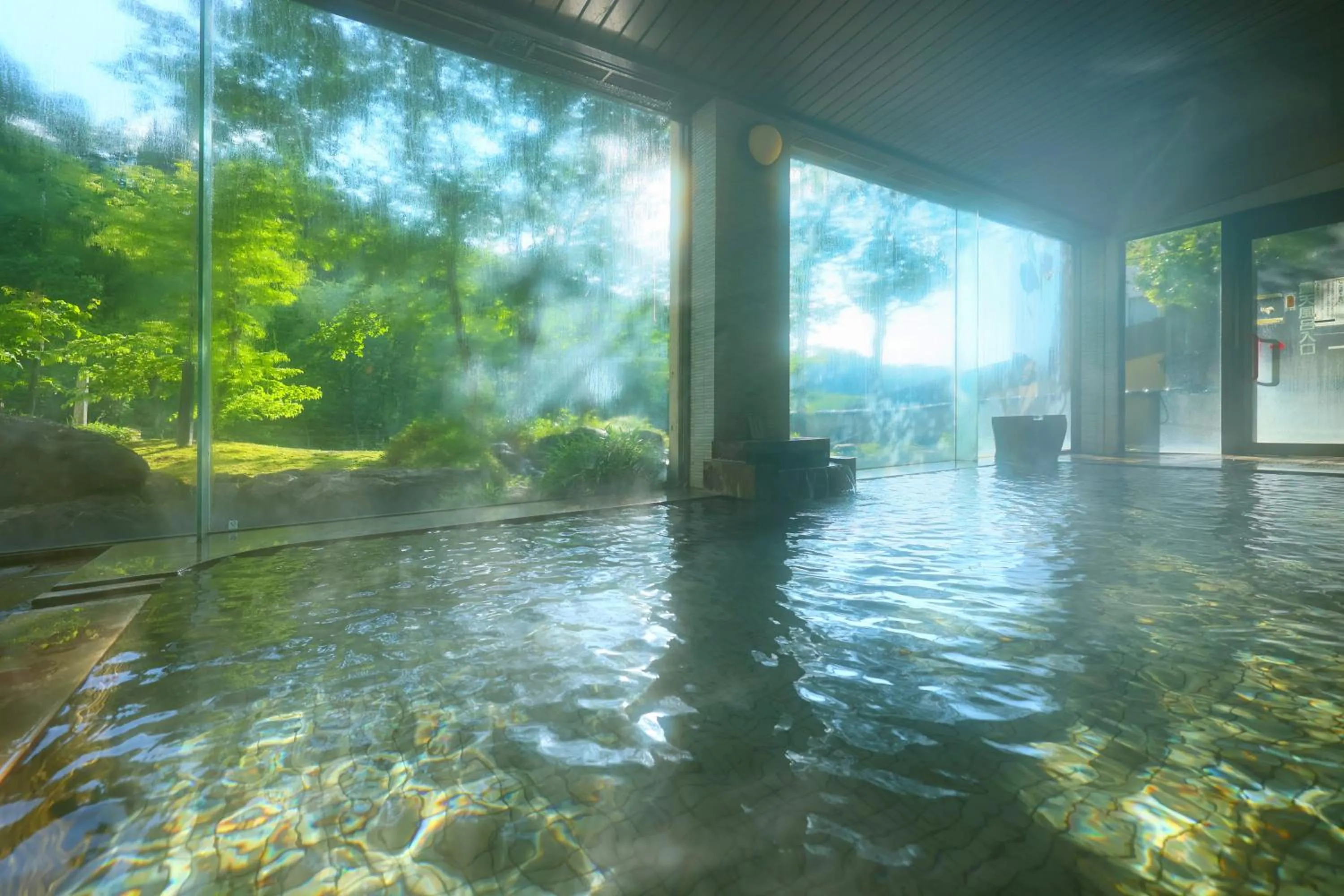 Hot Spring Bath in Sasakura onsen Ryuunso