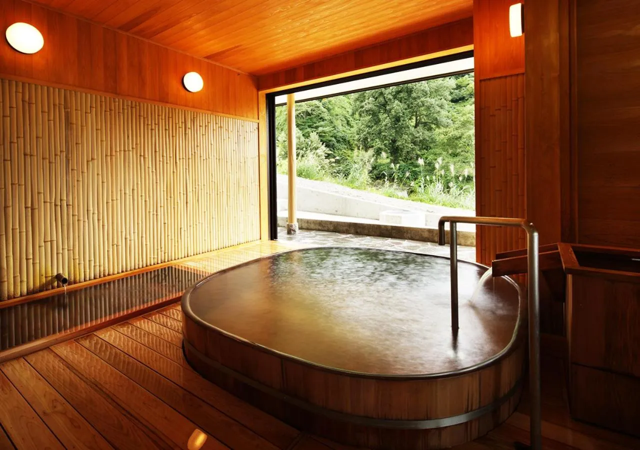 Hot Spring Bath in Sasakura onsen Ryuunso