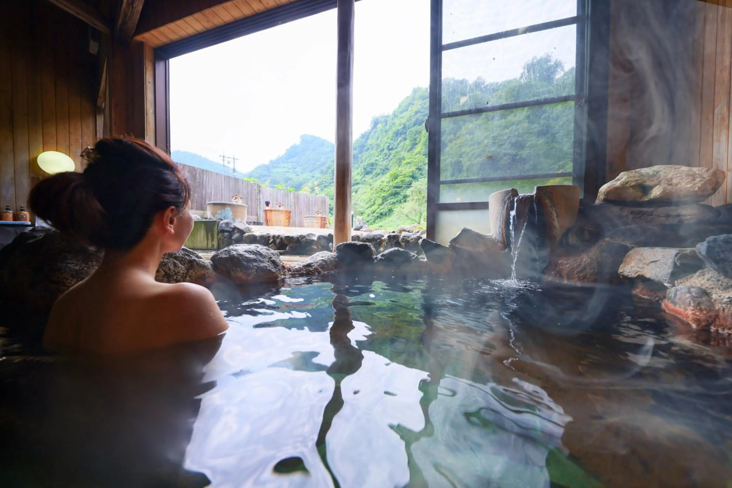 Hot Spring Bath in Sasakura onsen Ryuunso