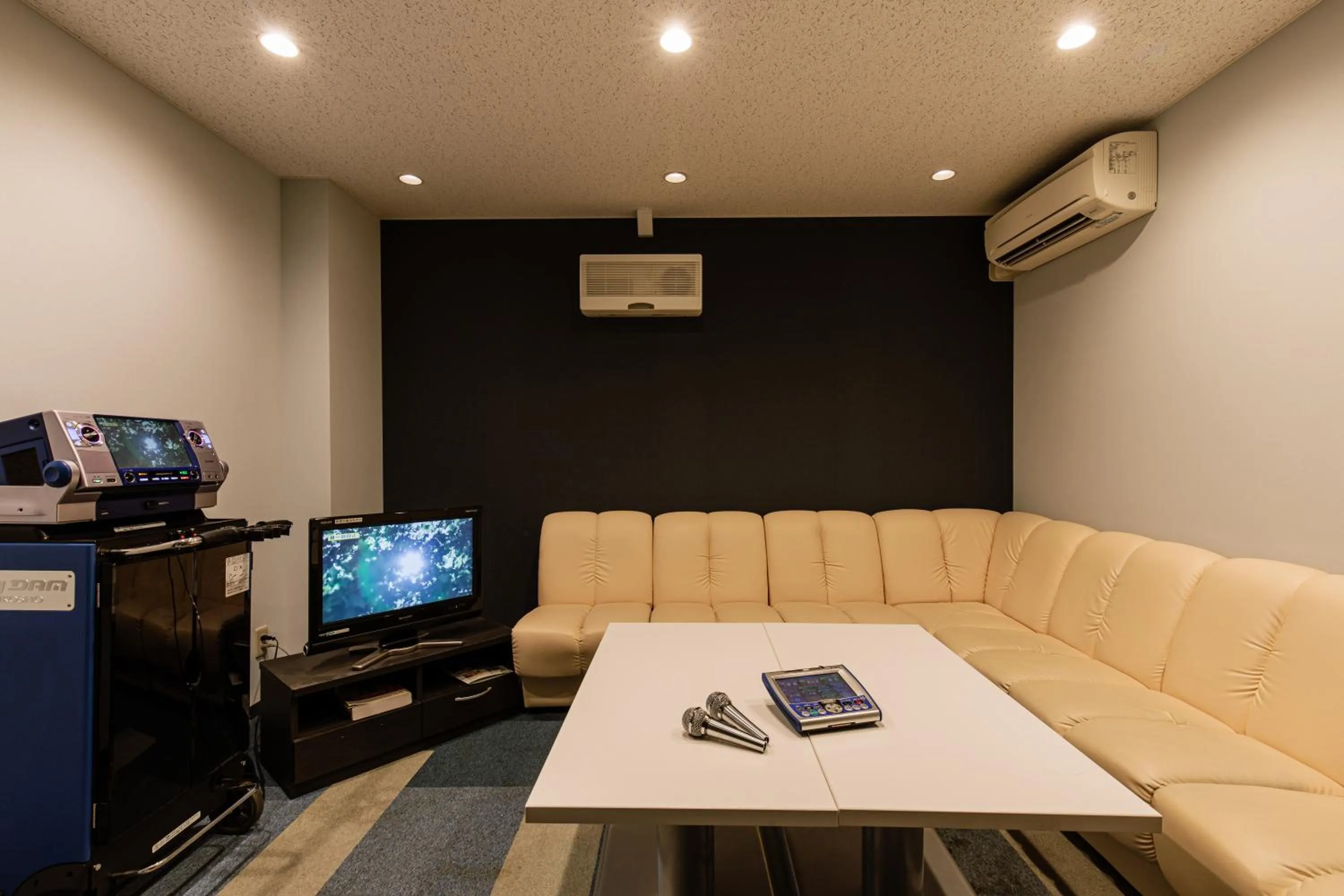 Karaoke in KAMENOI HOTEL Chitamihama