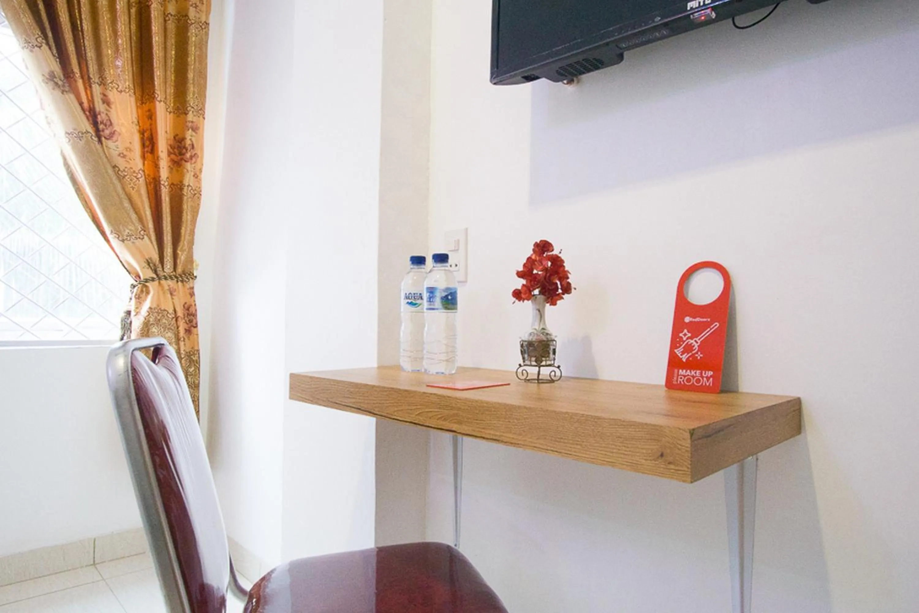 Bedroom in RedDoorz @ RS Adam Malik Medan