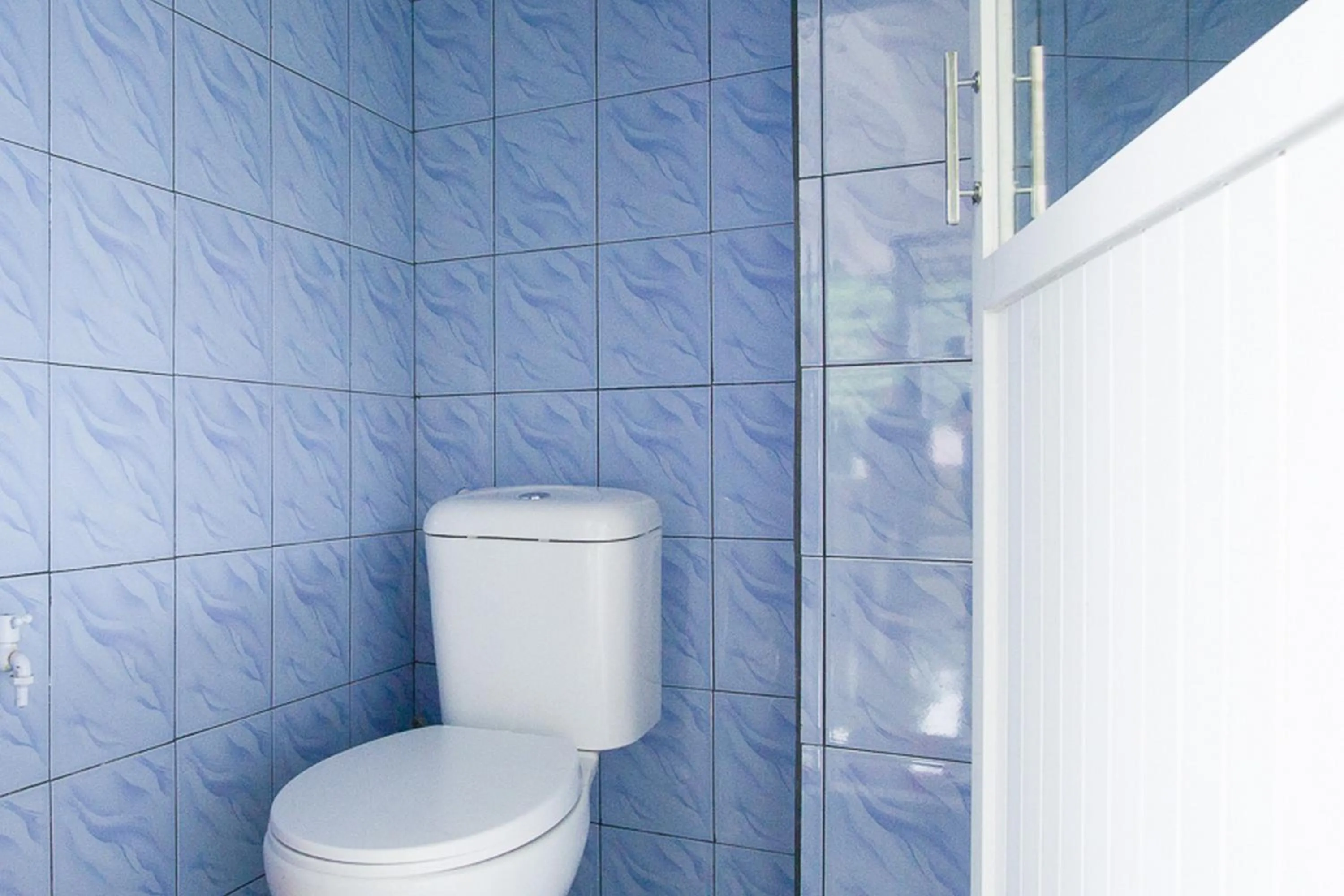 Bathroom in RedDoorz @ RS Adam Malik Medan