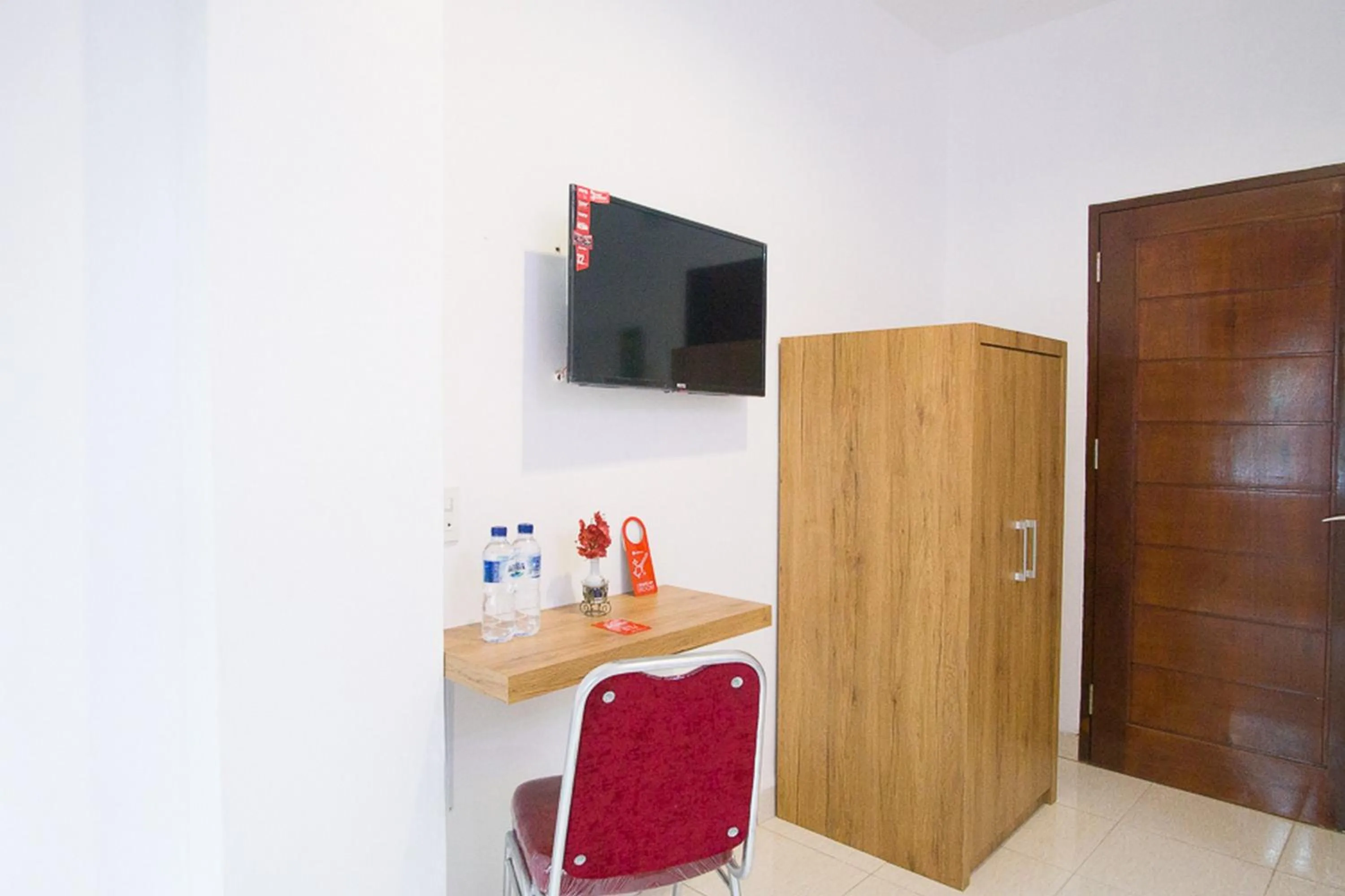 Bedroom in RedDoorz @ RS Adam Malik Medan