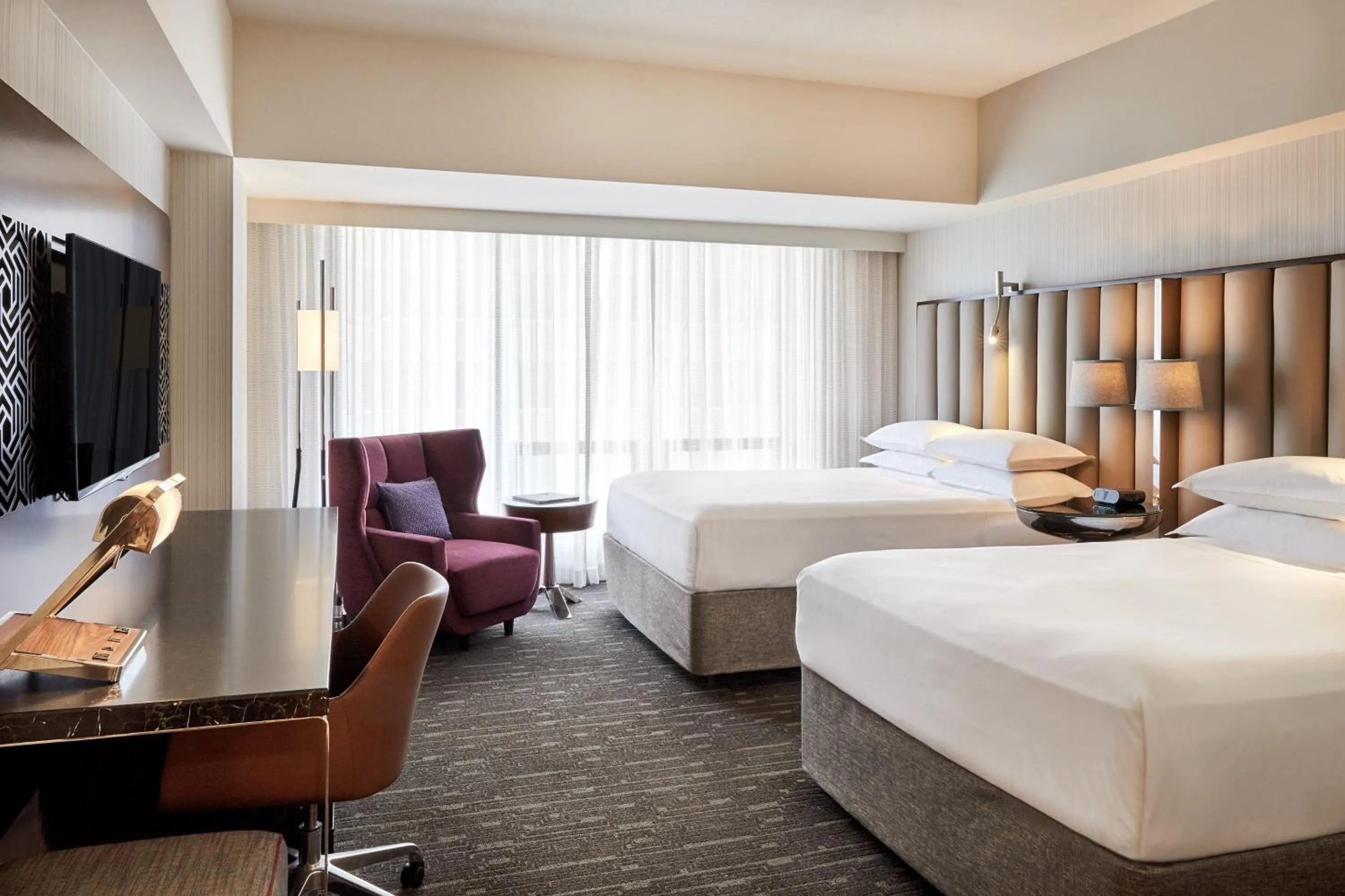 Photo of the whole room, Bed in Sheraton Grand Los Angeles