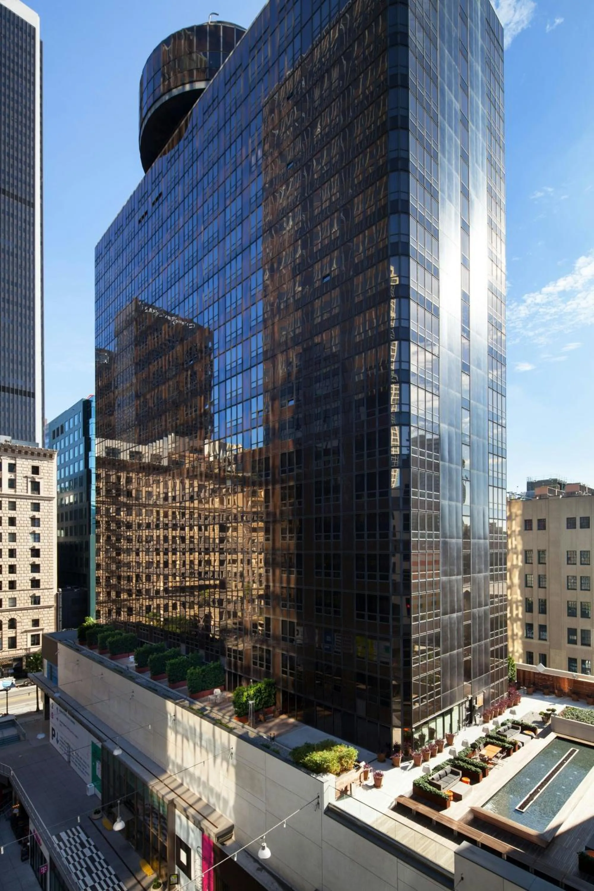 Property building in Sheraton Grand Los Angeles